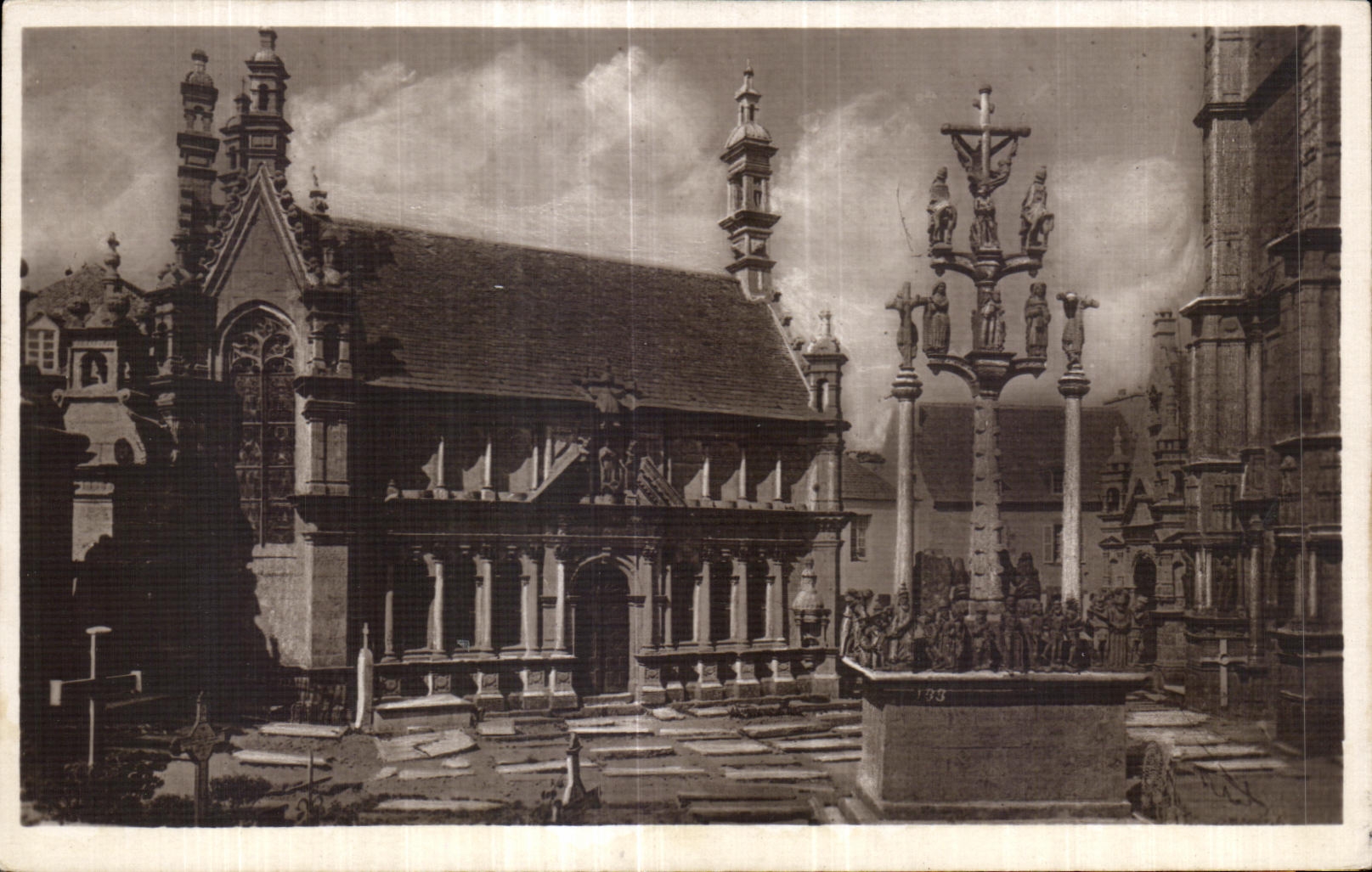 CPA Saint Thegonnec Le Calvaire et I Ossuaire