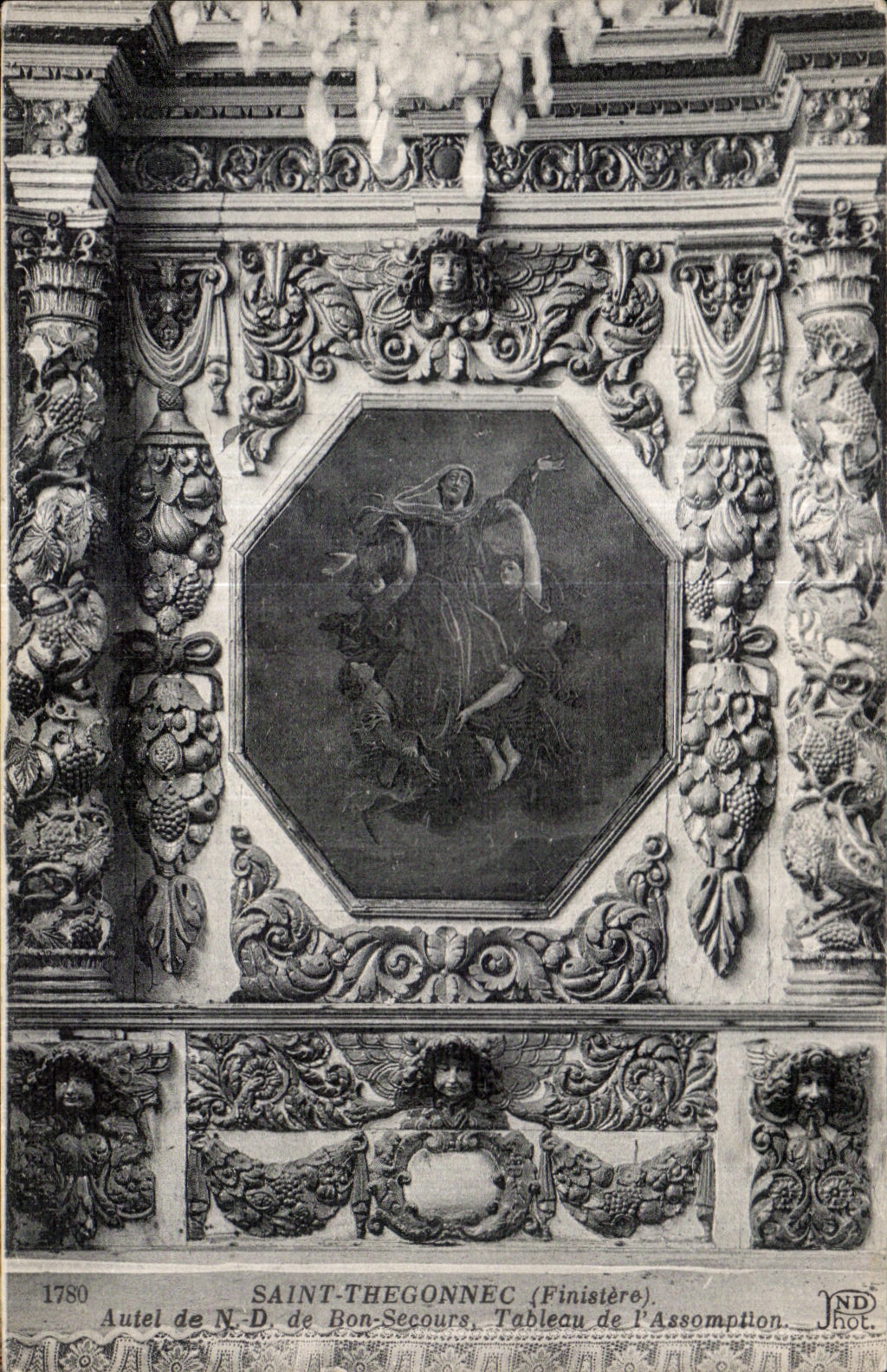 CPA Saint Thegonnec (Finistere) Autel de Bon Secours Tableau de I Assomption