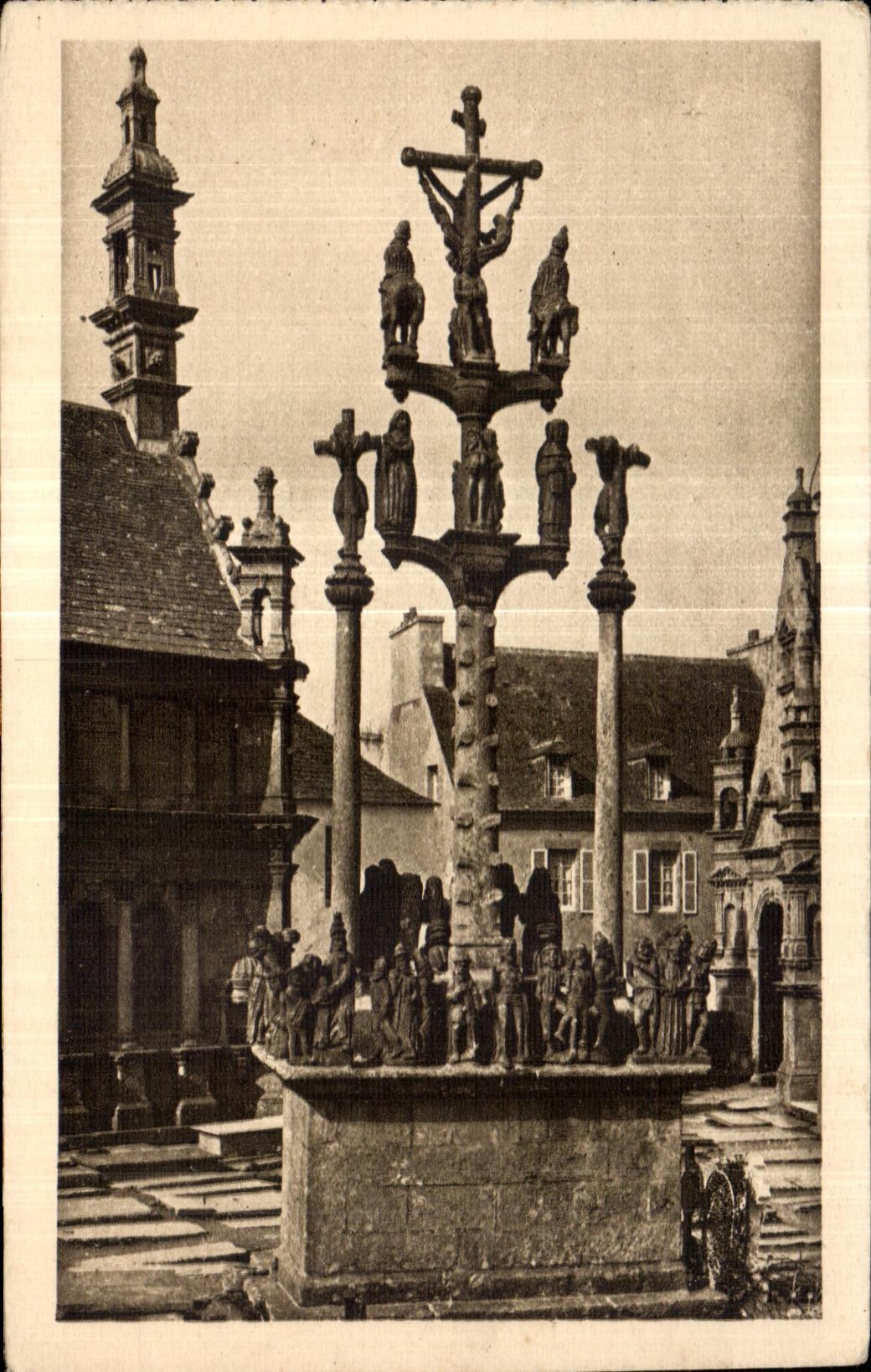 CPA Saint Thegonnec Le Calvaire Cote Est