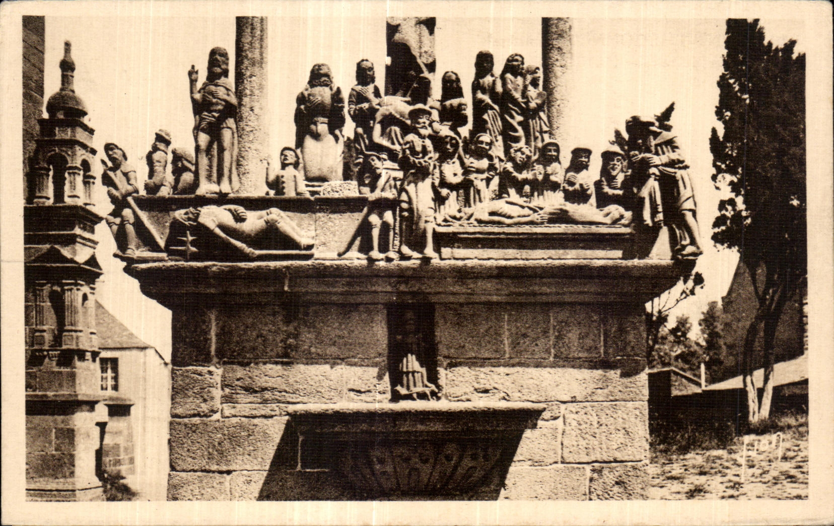 CPA Saint Thegonnec (Finistere) Details du calvaire cote nord