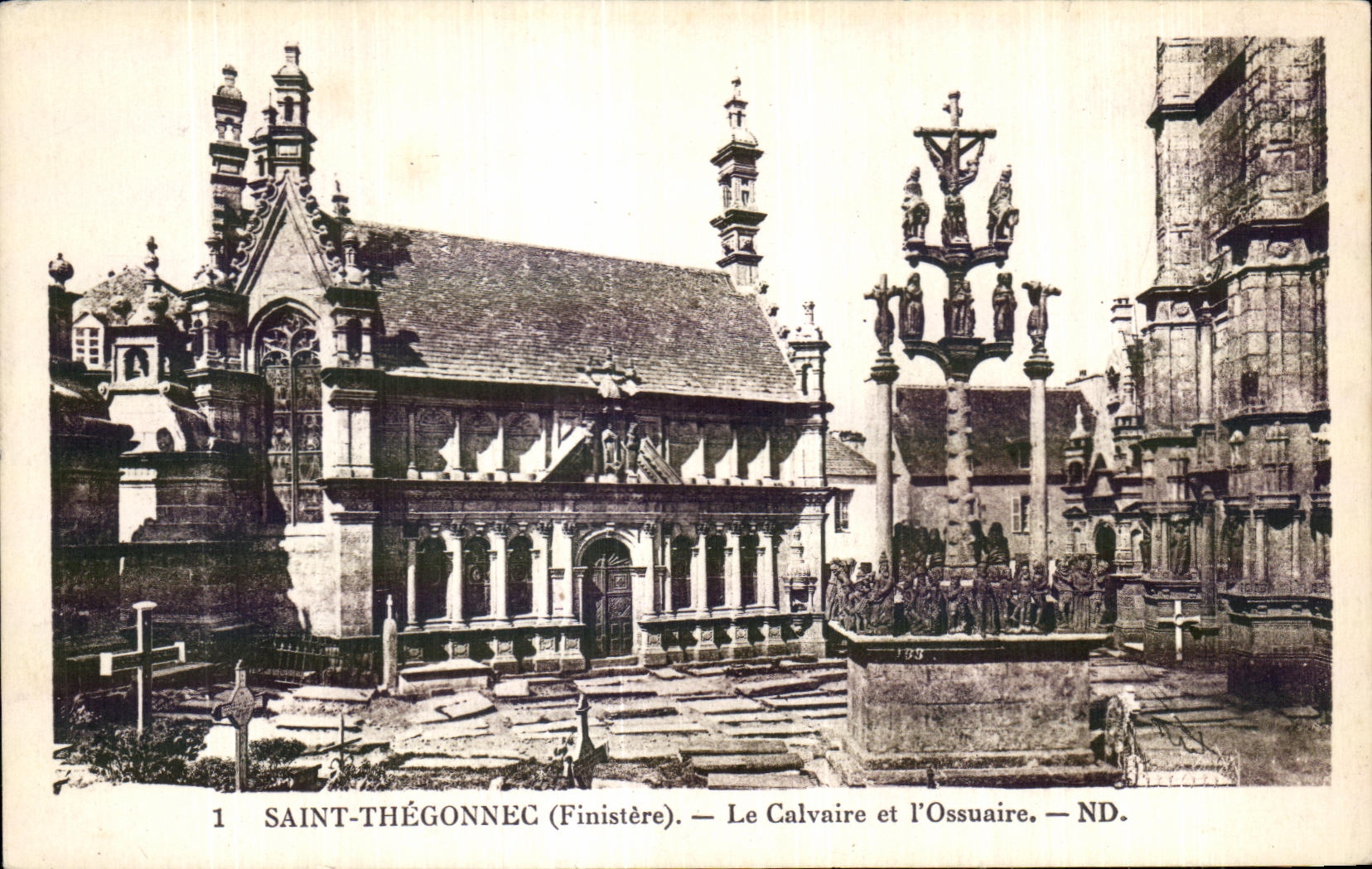 CPA Saint Thegonnec (Finistere) Le Calvaire et I Ossuaire