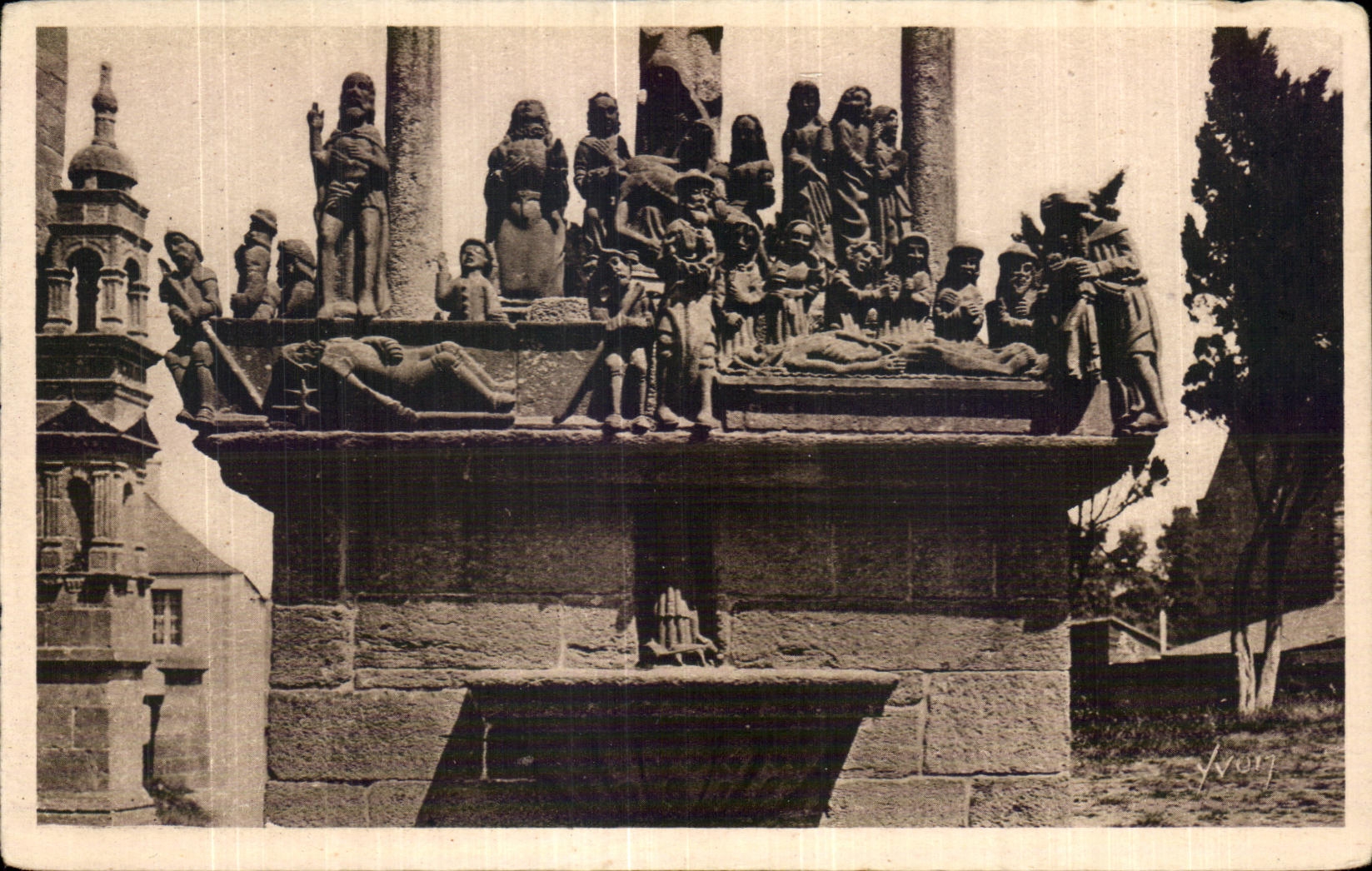 CPA Bretagne St Thegonnec (Finistere) Details du Calvaire cote Nord