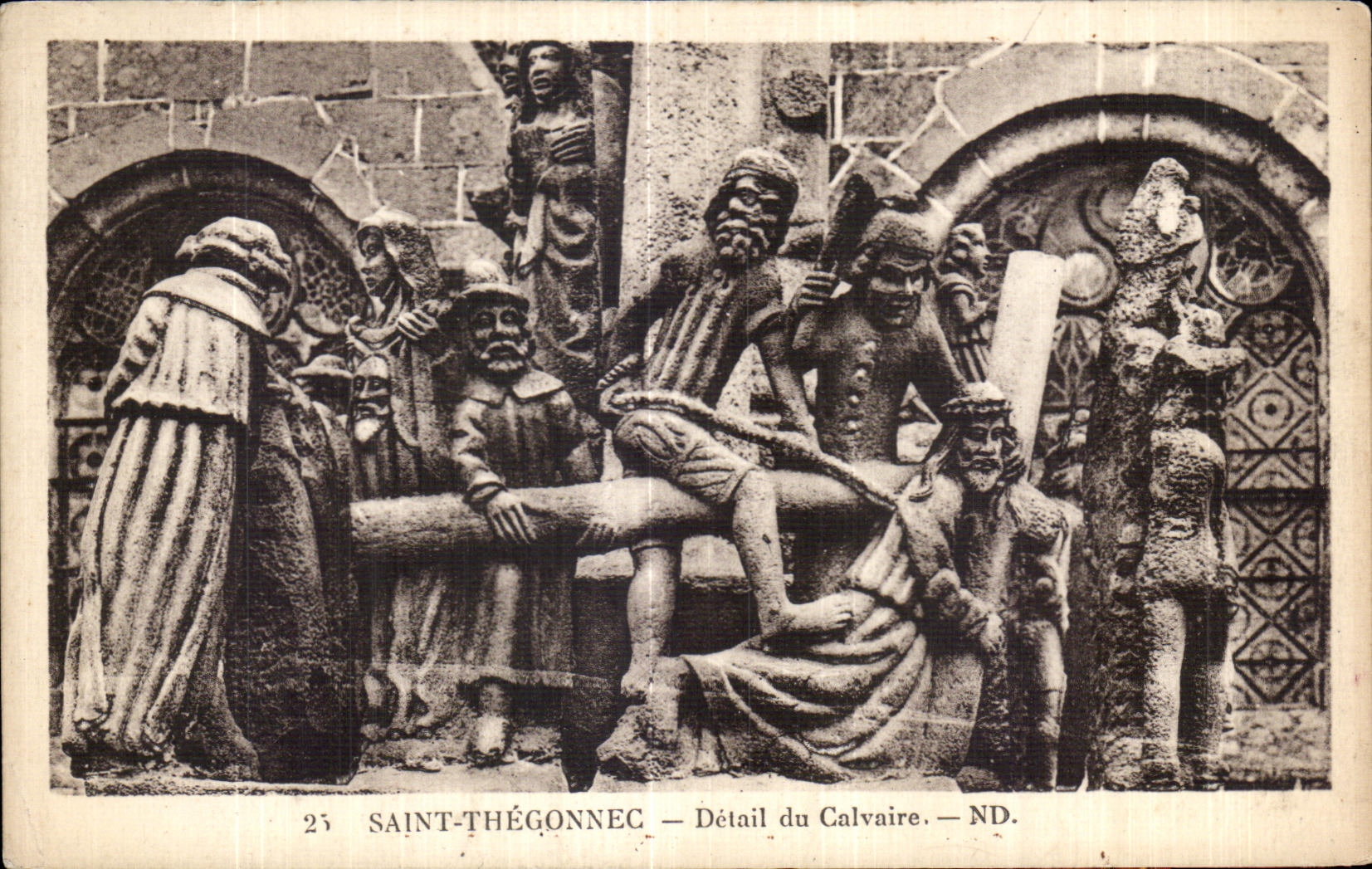 CPA Saint Thegonnec Detail du Calvaire