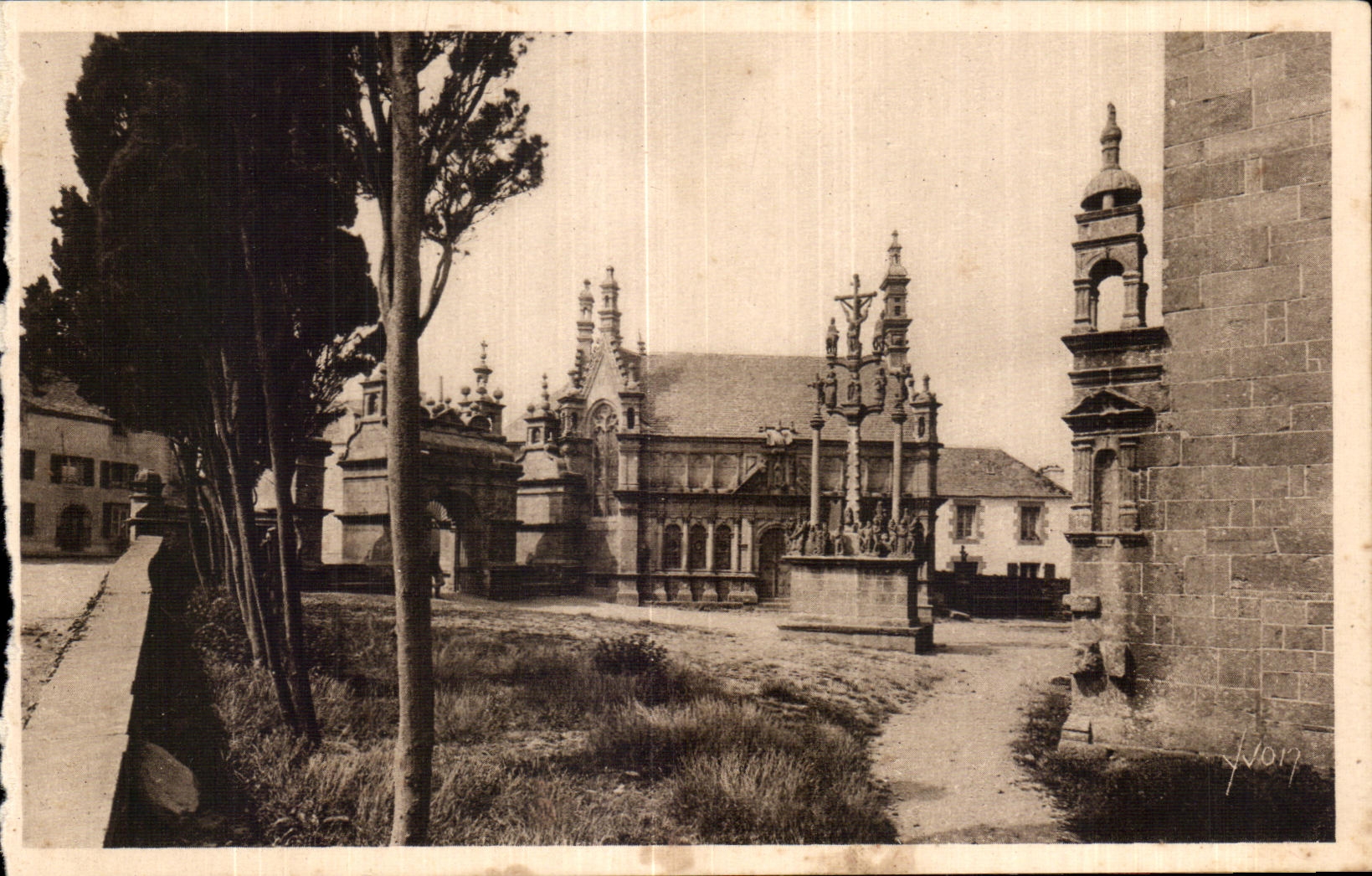 CPA Bretagne St Thegonnec (Finistere) Le Calvaire et I Ossuaire