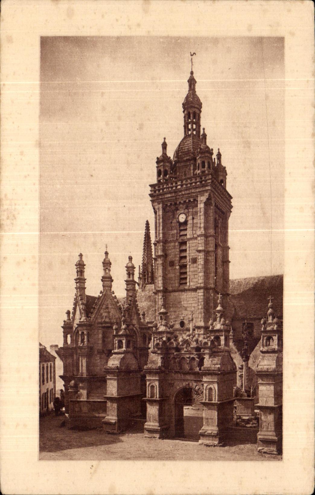 CPA Saint Thegonnec Le Clocher Et L Arc De Triomphe