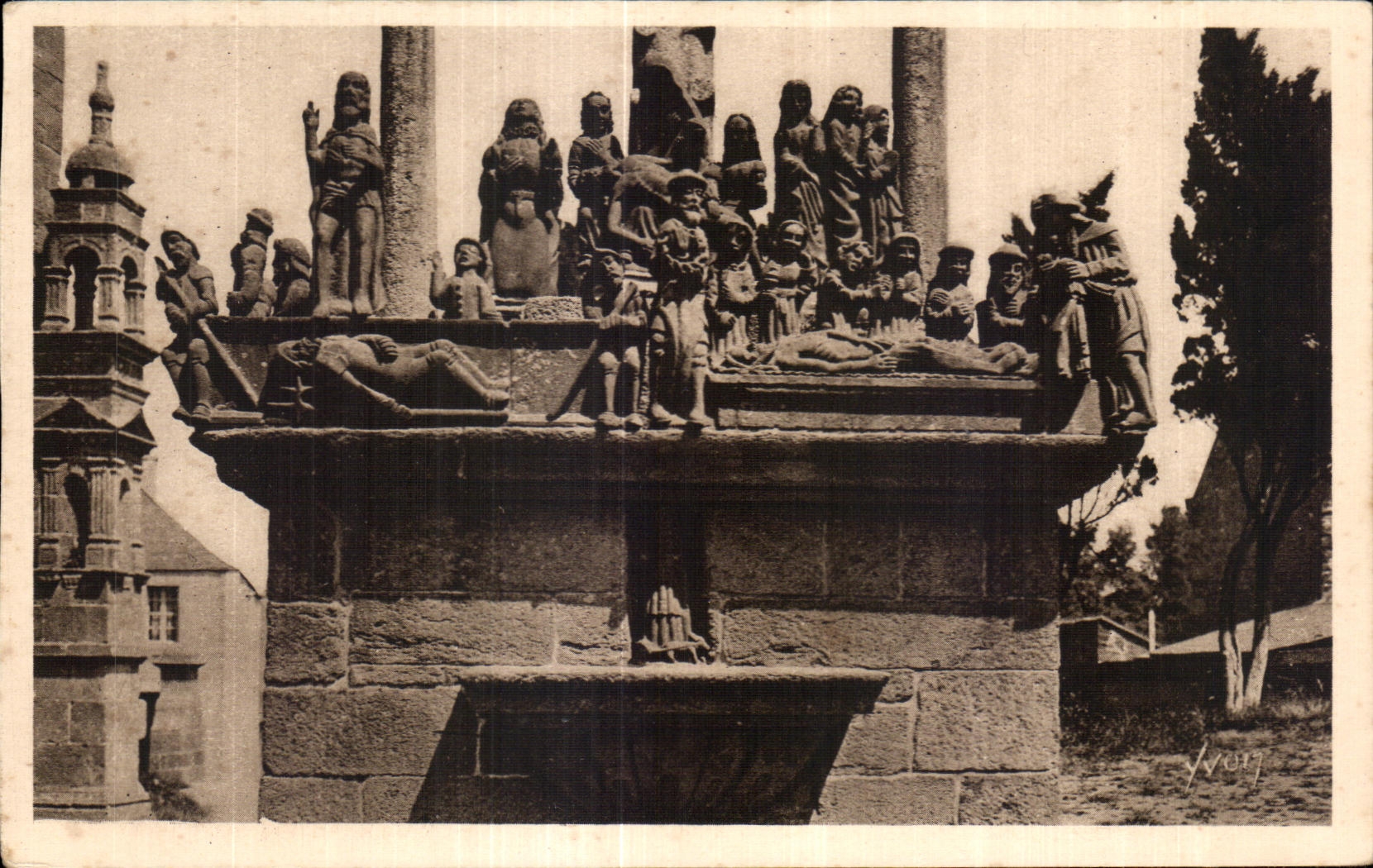 CPA Bretagne St Thegonnec (Finistere) Details du Calvaire cote Nord