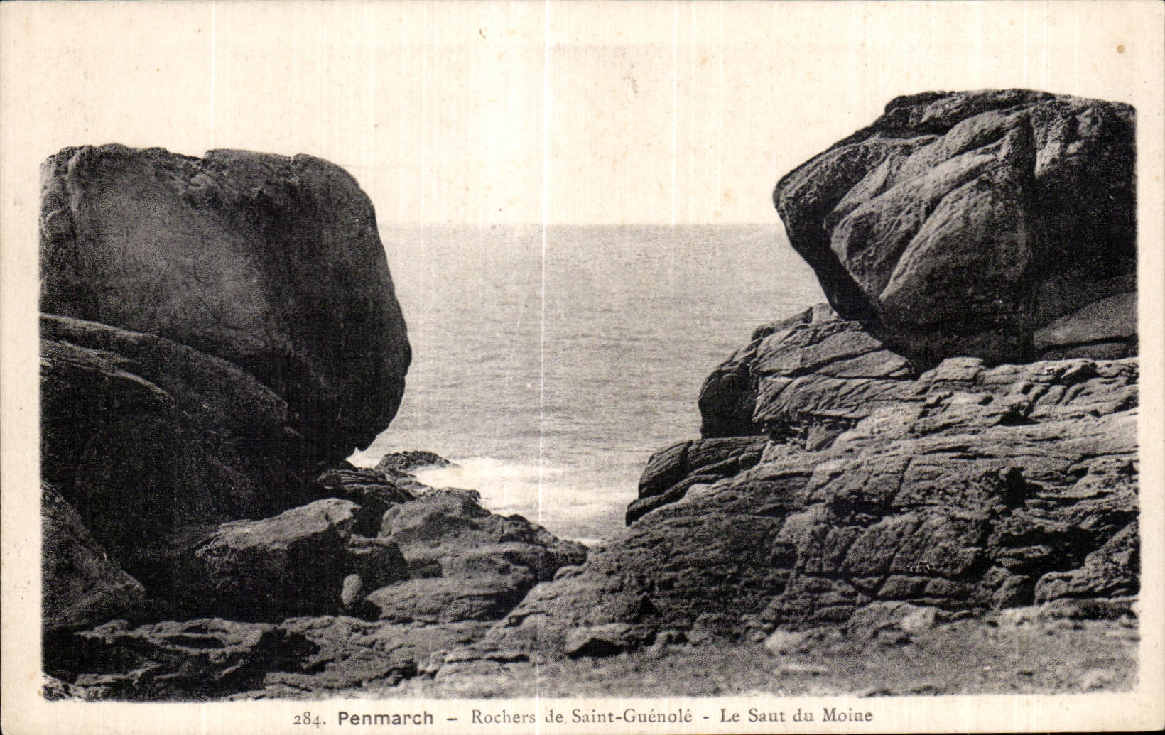 CPA Penmarch Rocks of Saint Guenole the Jump of the Monk