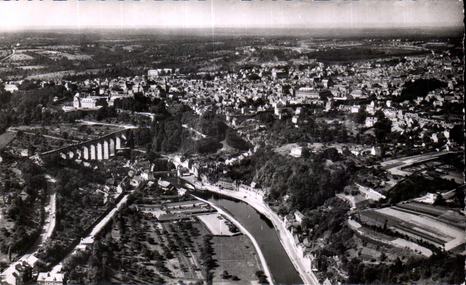 CPA Dinan Vue aerienne La Rance le Viaduc et la Ville