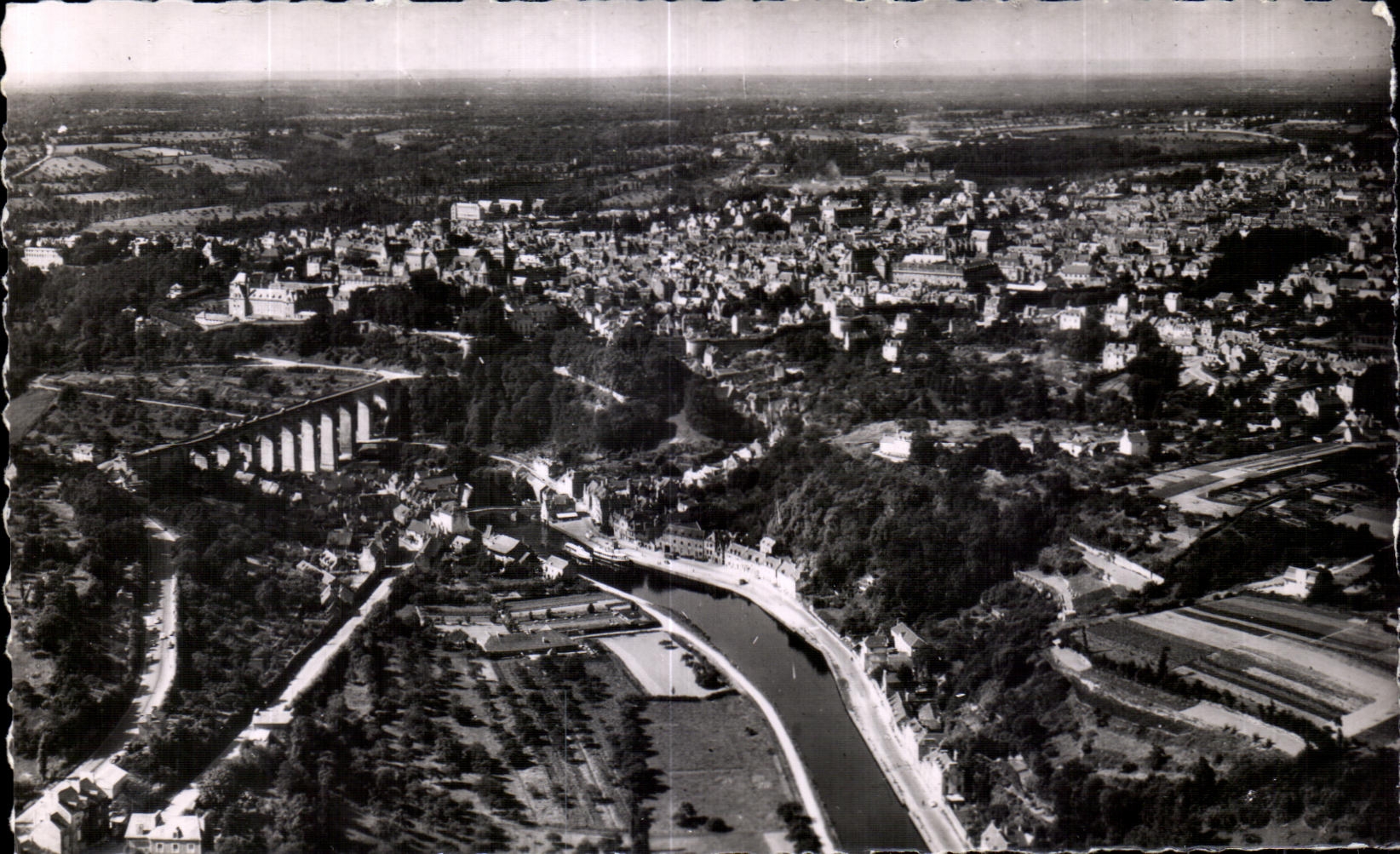 CPA Dinan Vue aerienne La Rance le Viaduc et la Ville