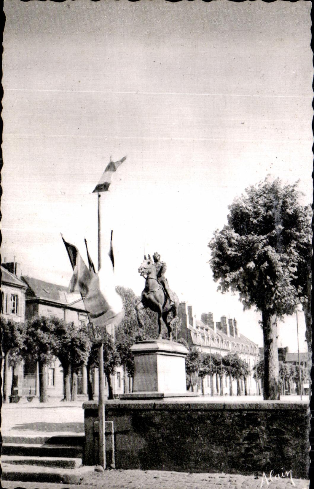 CPA Dinan Place Duguesclin Cheval Horse