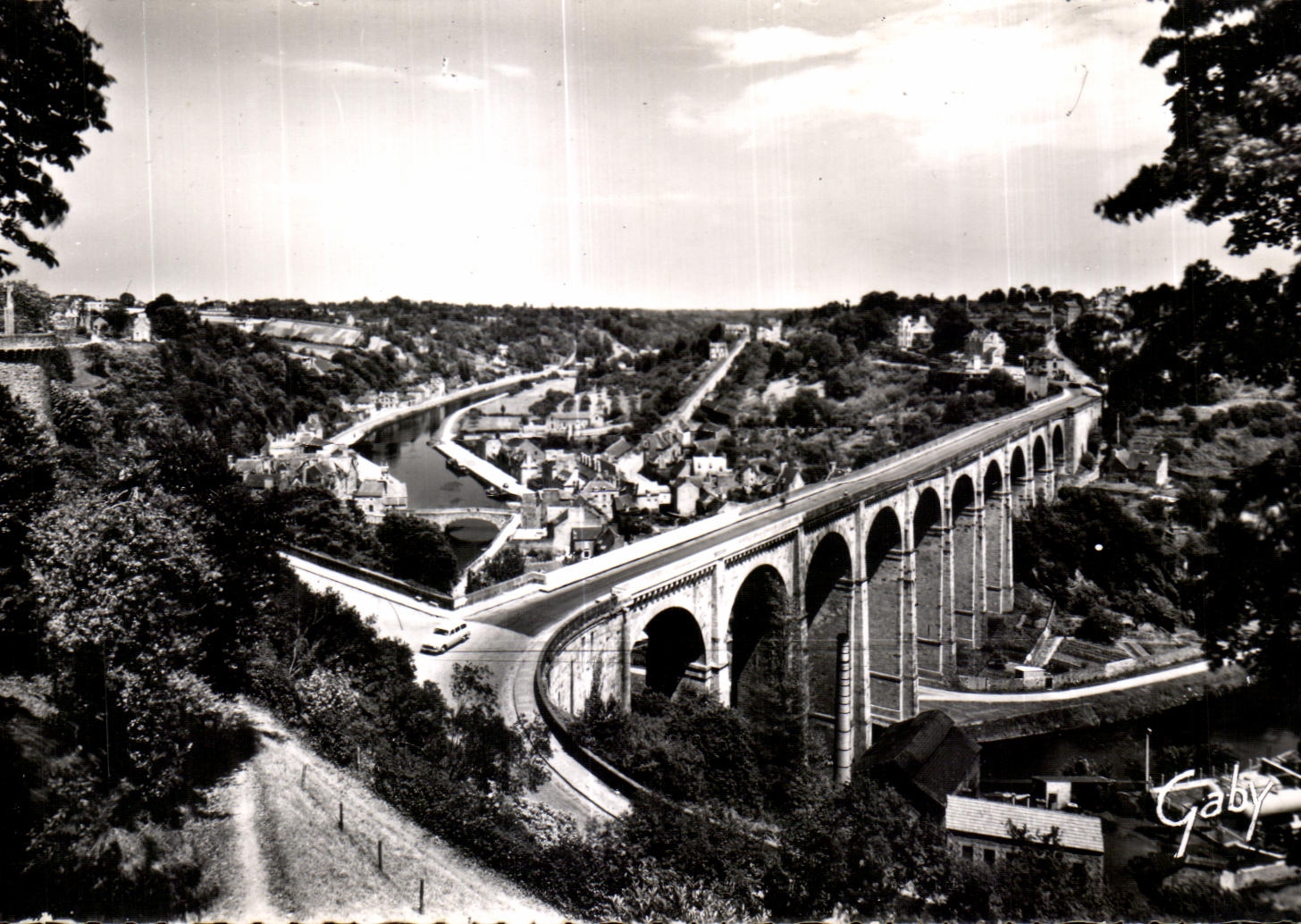 CPA Dinan La Tour Sainte Catherine La Rance et le Viaduc