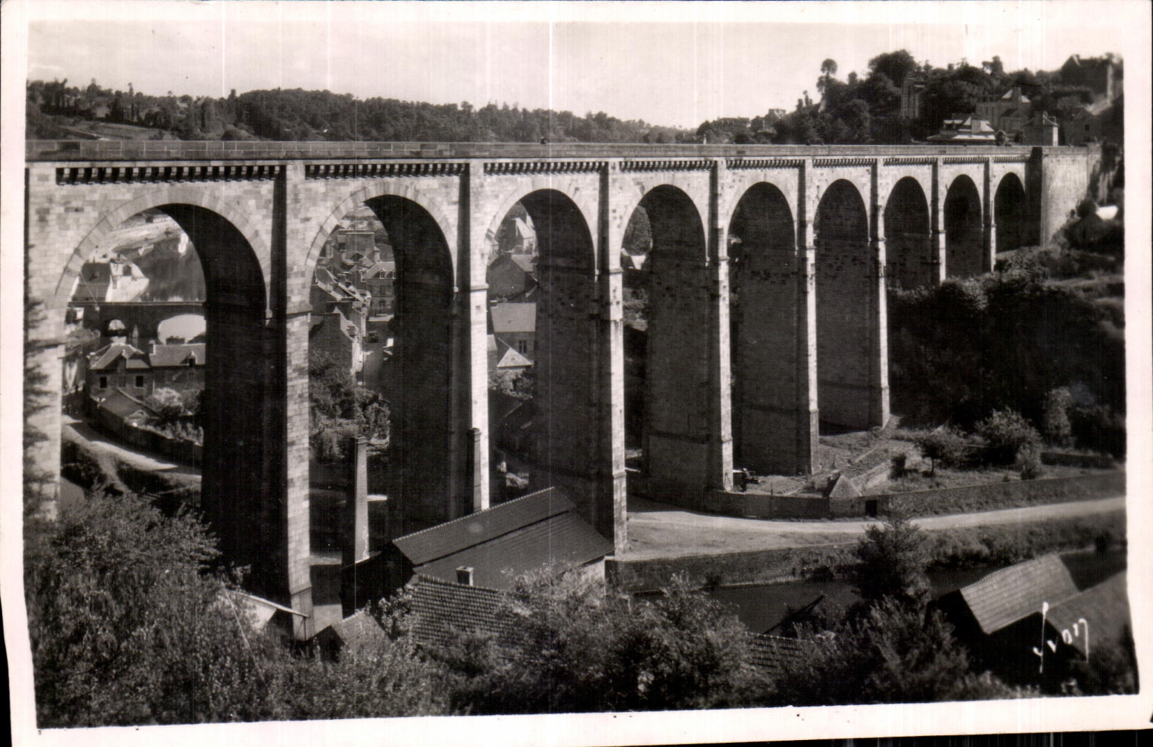 CPA Dinan (Cote du Nord) Viaduc de Lanvallay