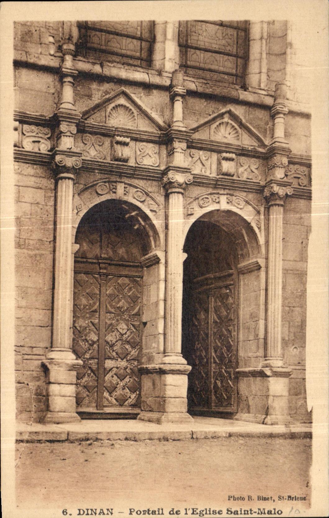 CPA Dinan Portail de I Eglise Saint Malo