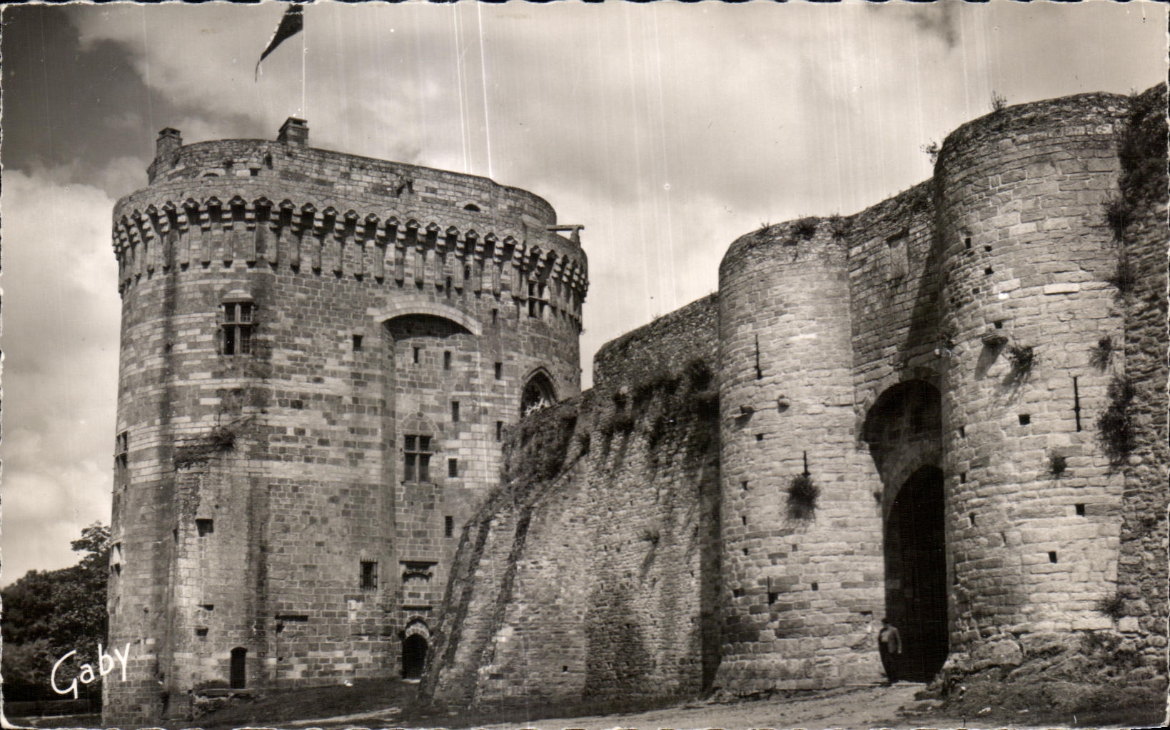 CPSM Dinan Chateau de la Duchesse Anne Porte du Guichet