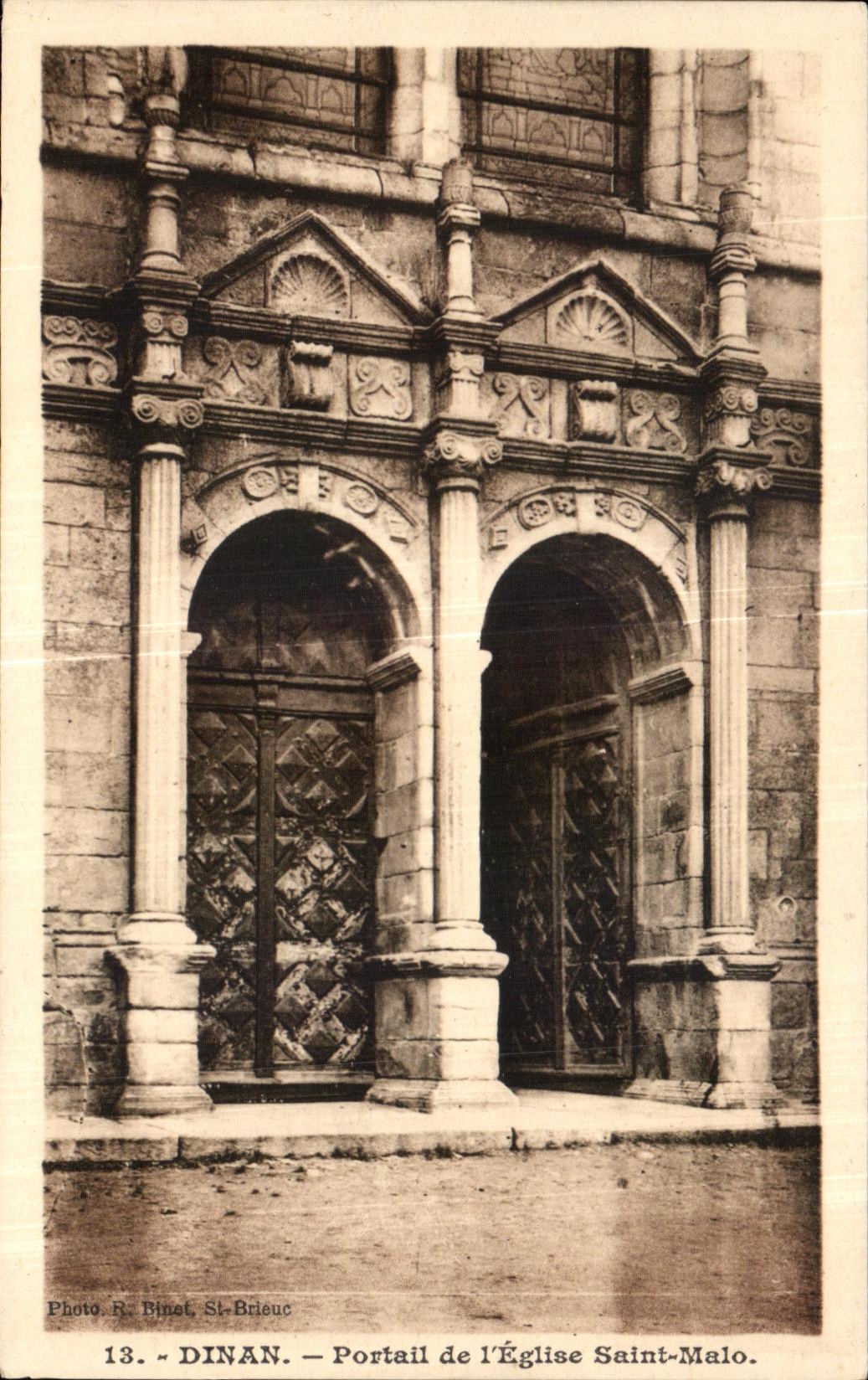 CPA Dinan La Porte du I Eglise Saint Malo
