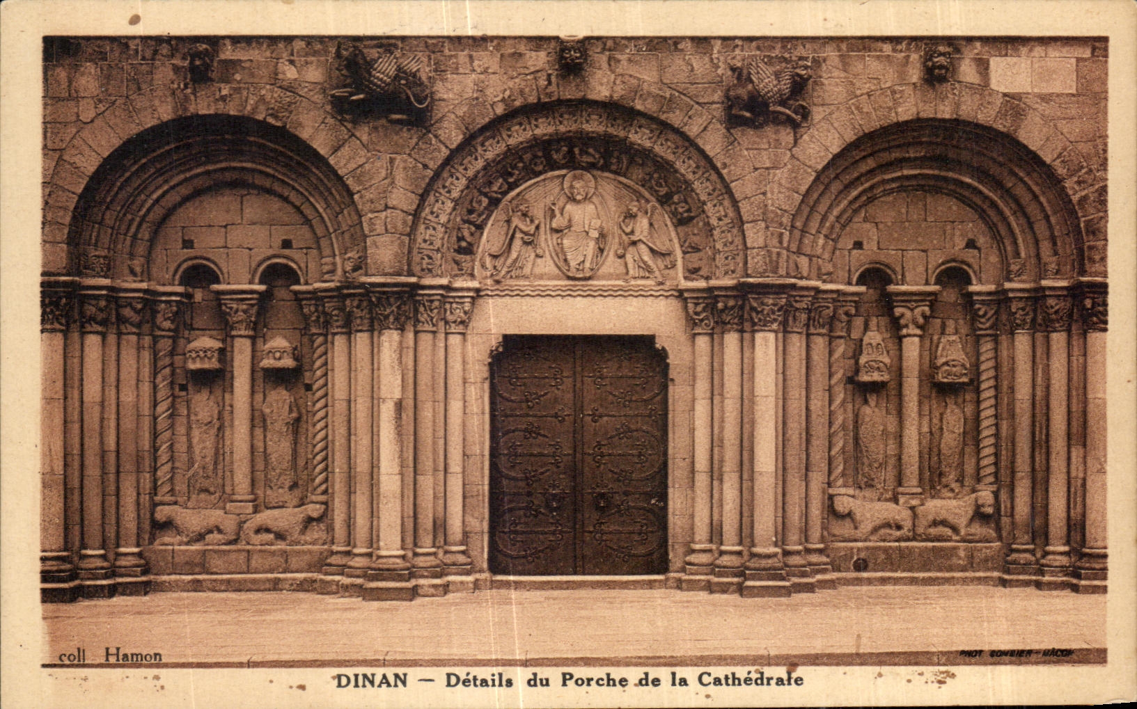 CPA Dinan Details du Porche de la Cathedrale