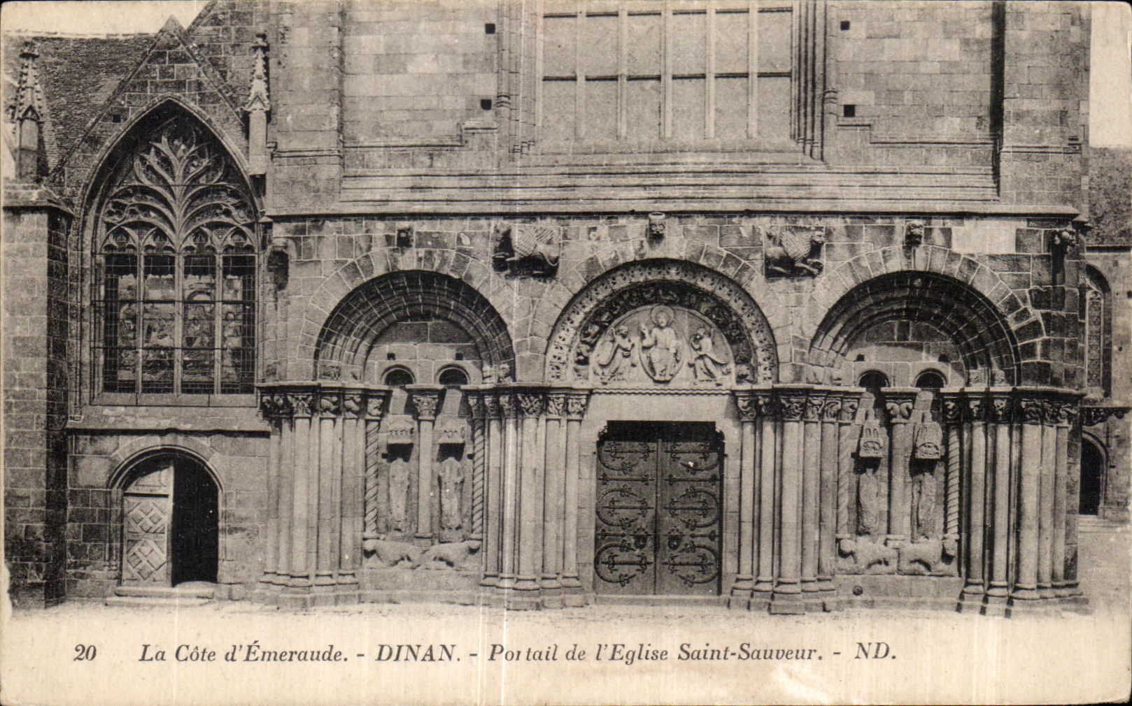 CPA Dinan Por tail de L Eglise Saint Sauveur