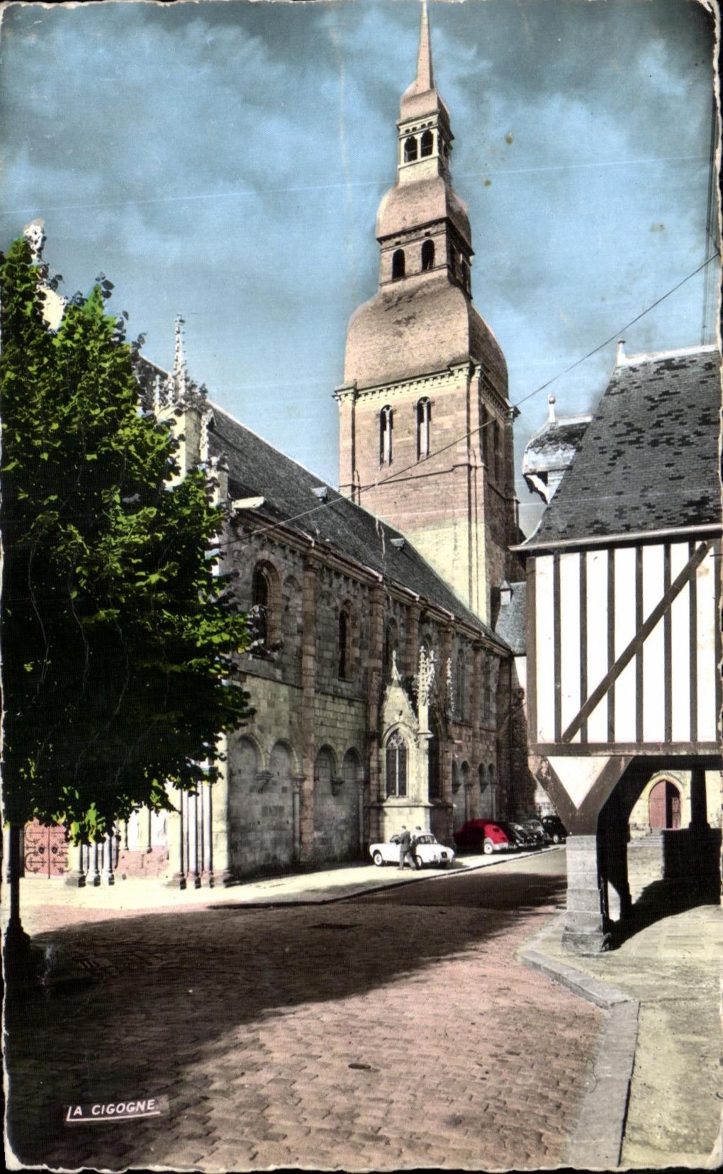 CPA Dinan (Cotes du Nord) Basilique Saint Sauveur