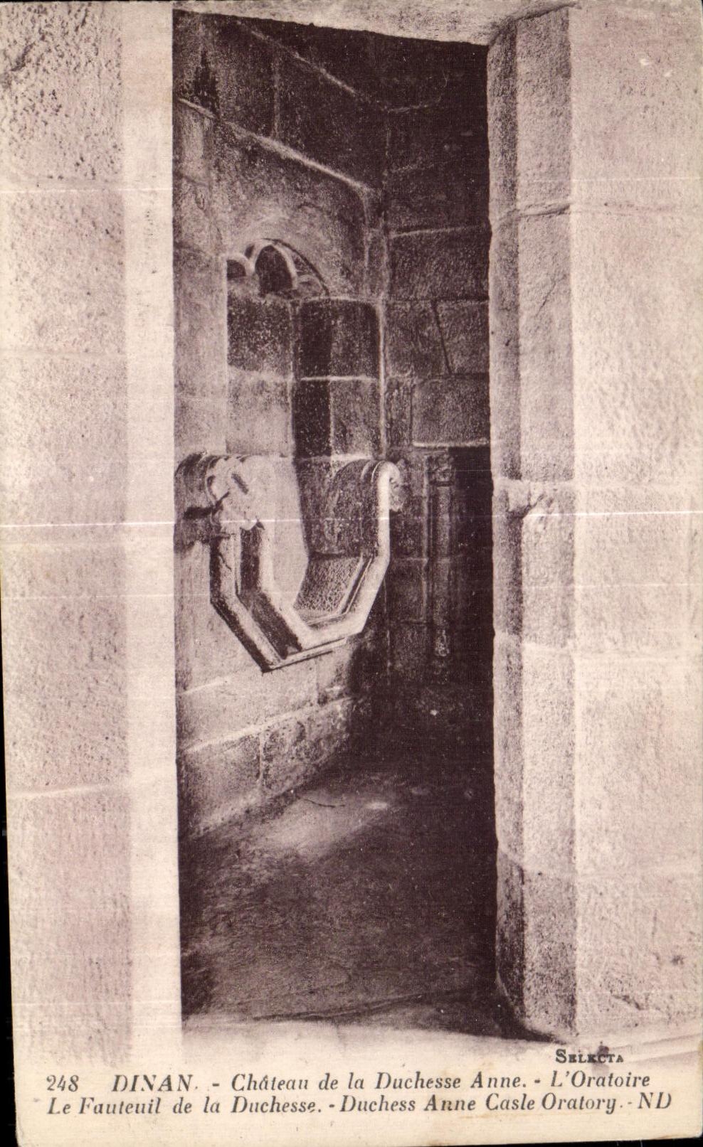 CPA Dinan Chateau de la Duchesse Anne L Oratoire Le Fauteuil de la Duchesse Duchess Anne Castle Oratory