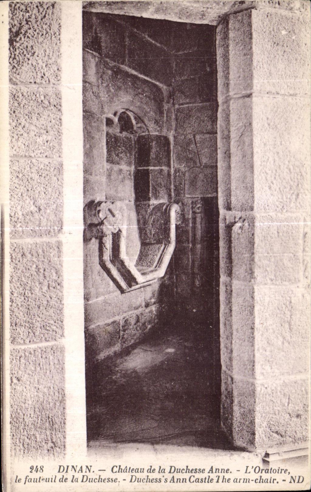 CPA Dinan Chateau de la Duchesse Anne l Oratoire le faut uil de la Duchesse Duchesse s Ann Castle The arm Chair
