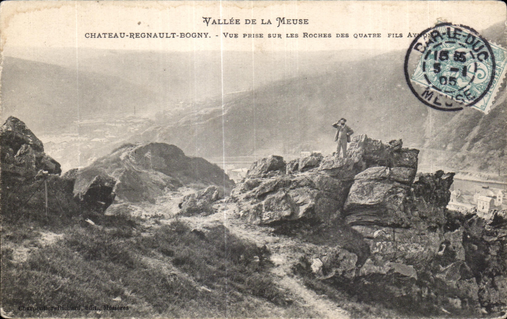 Valle de CPA del castillo Regnault Bogny de la Mosa visto en de las rocas de de cuatro cables