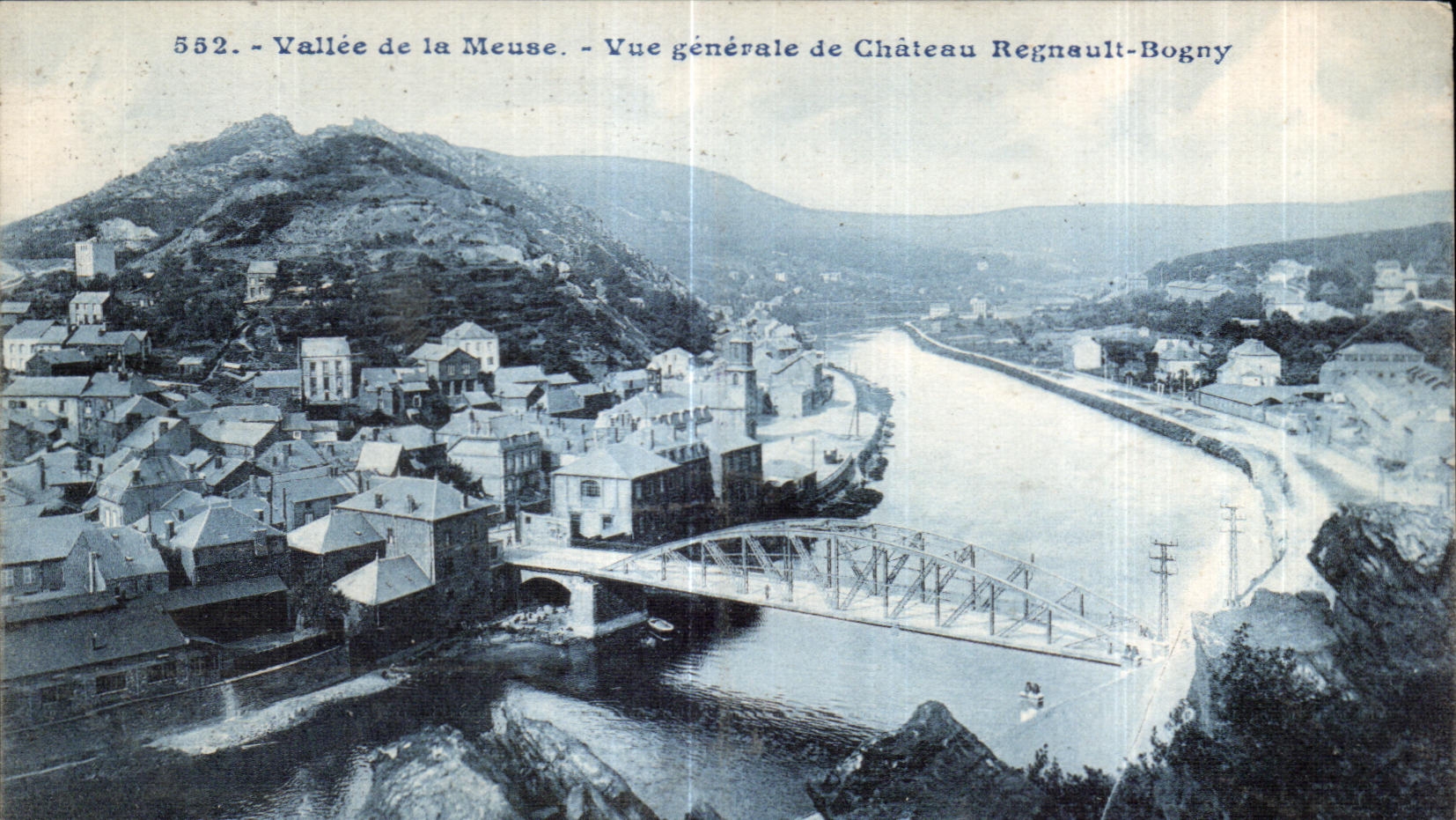 CPA Vallee de la Meuse Vue generale de Chateau Regnualt Bogny