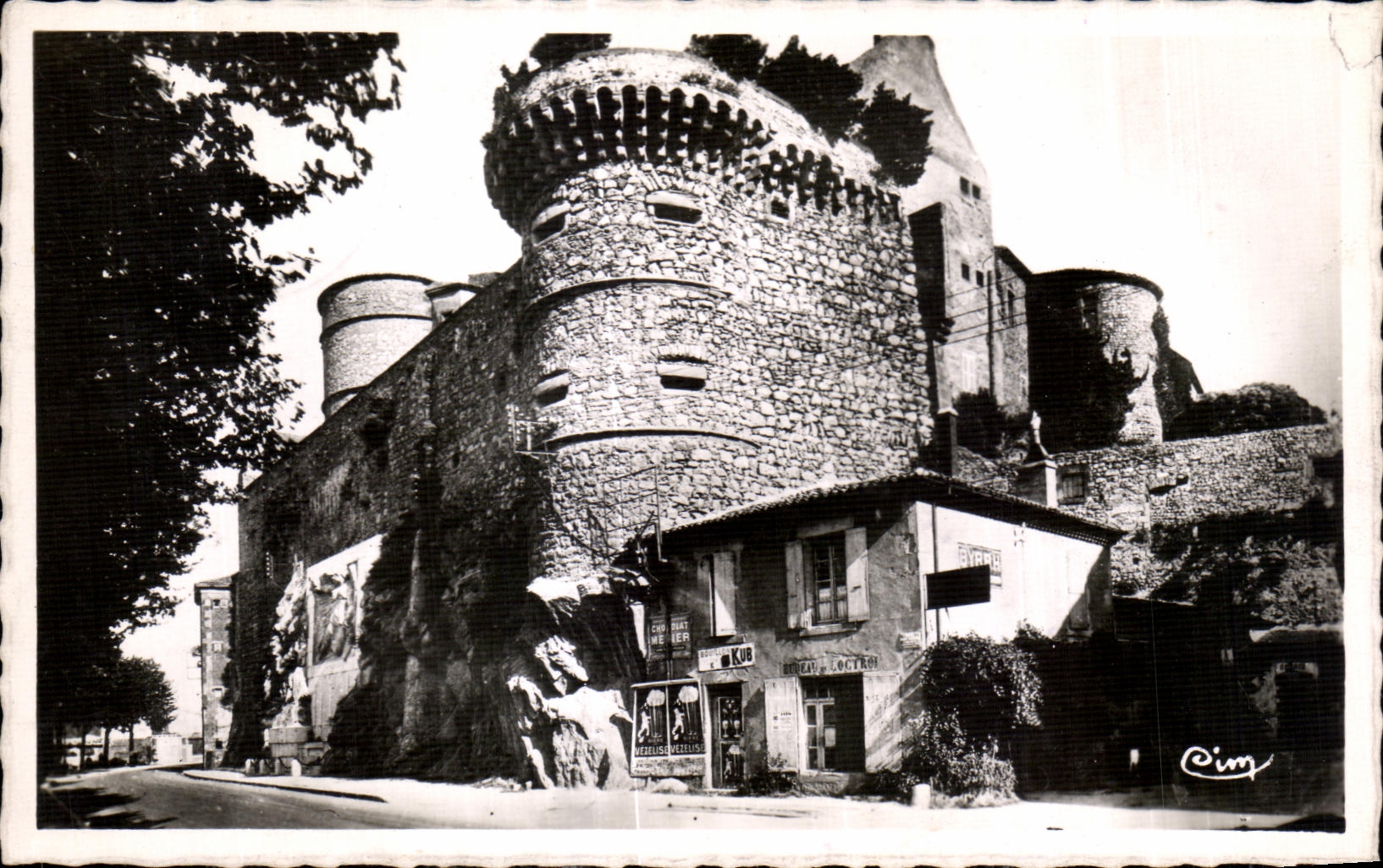 CPA Tournon (Ardeche) the Castle and the War memorial