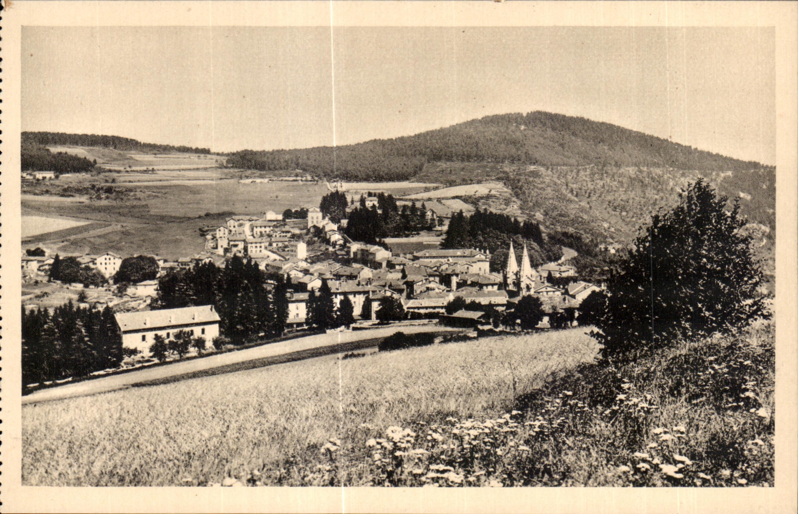 CPA La Louvesc Ardeche Vue generale et Calvaire du mont Chair