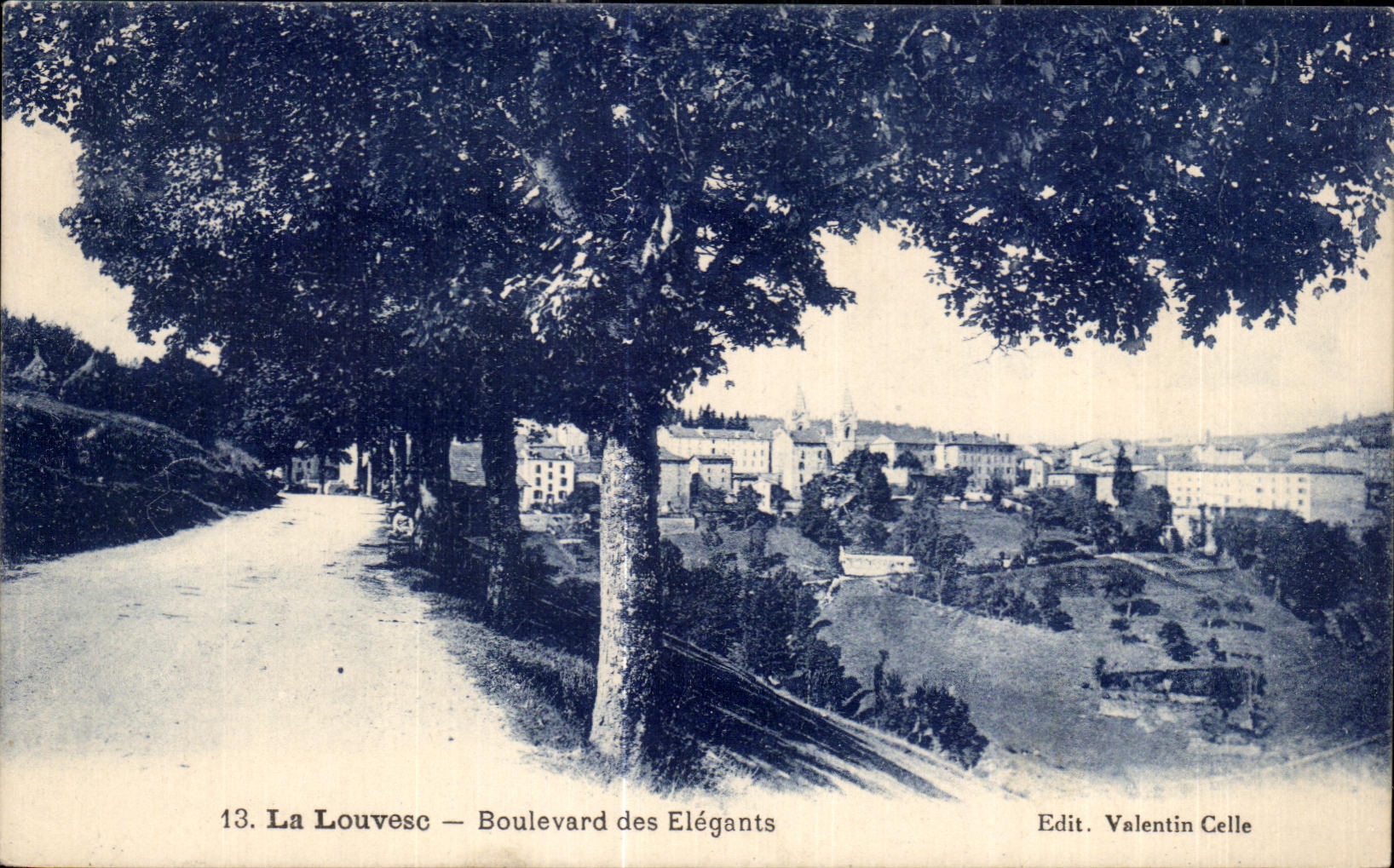 CPA La Louvesc Boulevard des Elegants