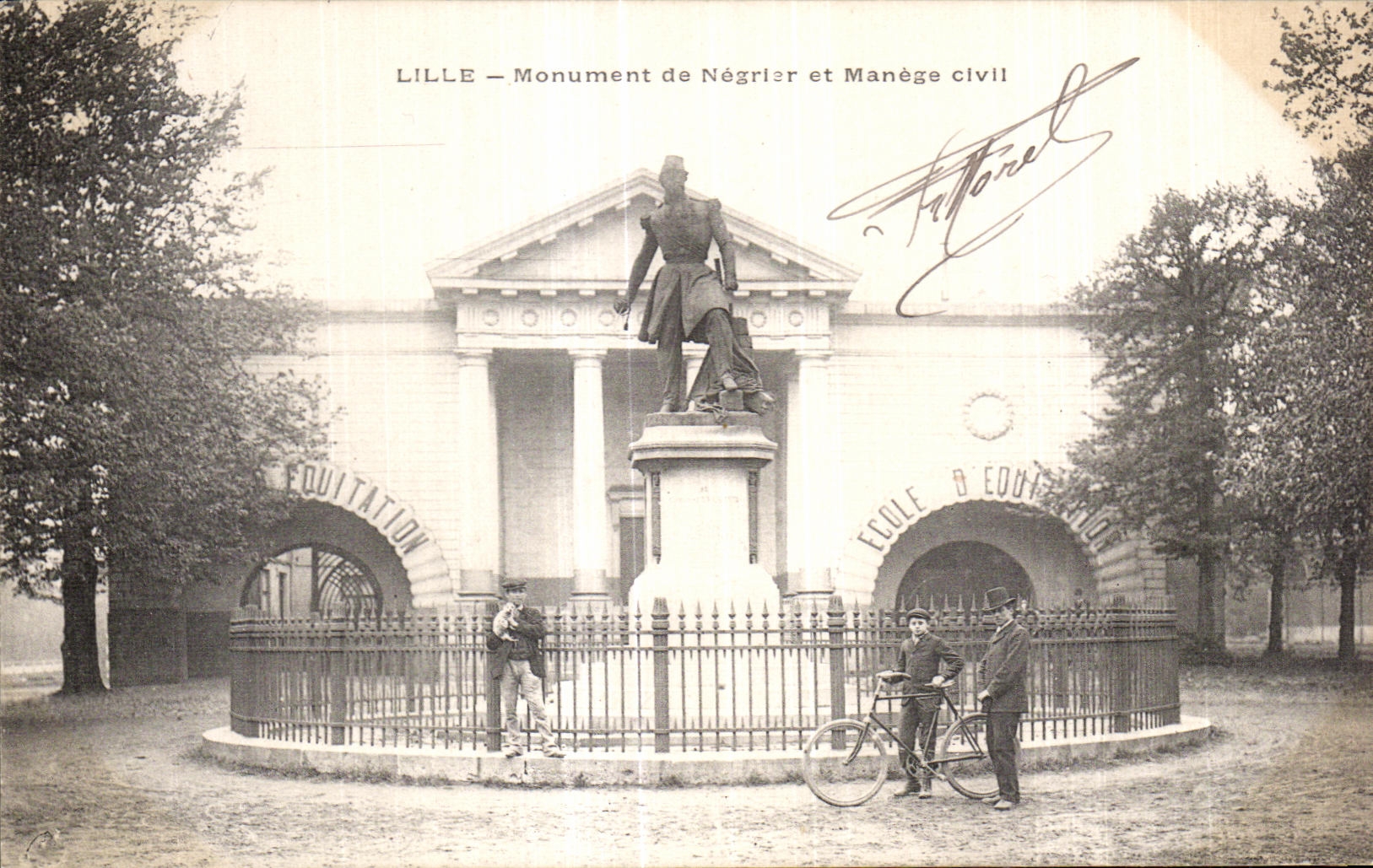 CPA Lille Monument of Negrler and Civil Manege Bicycle Cycles Cycling