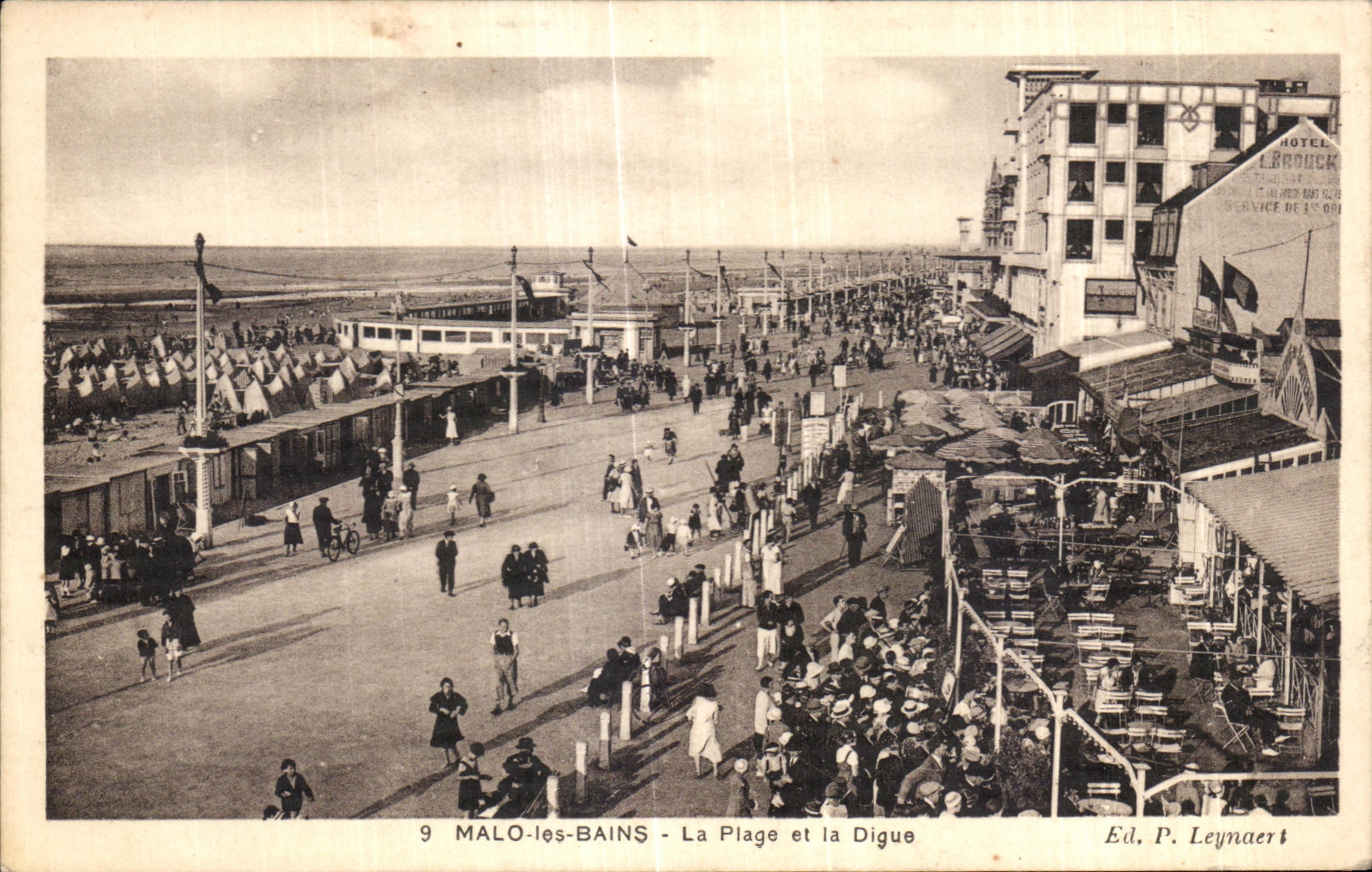 CPA Malo les Bains La Plage et la Digue