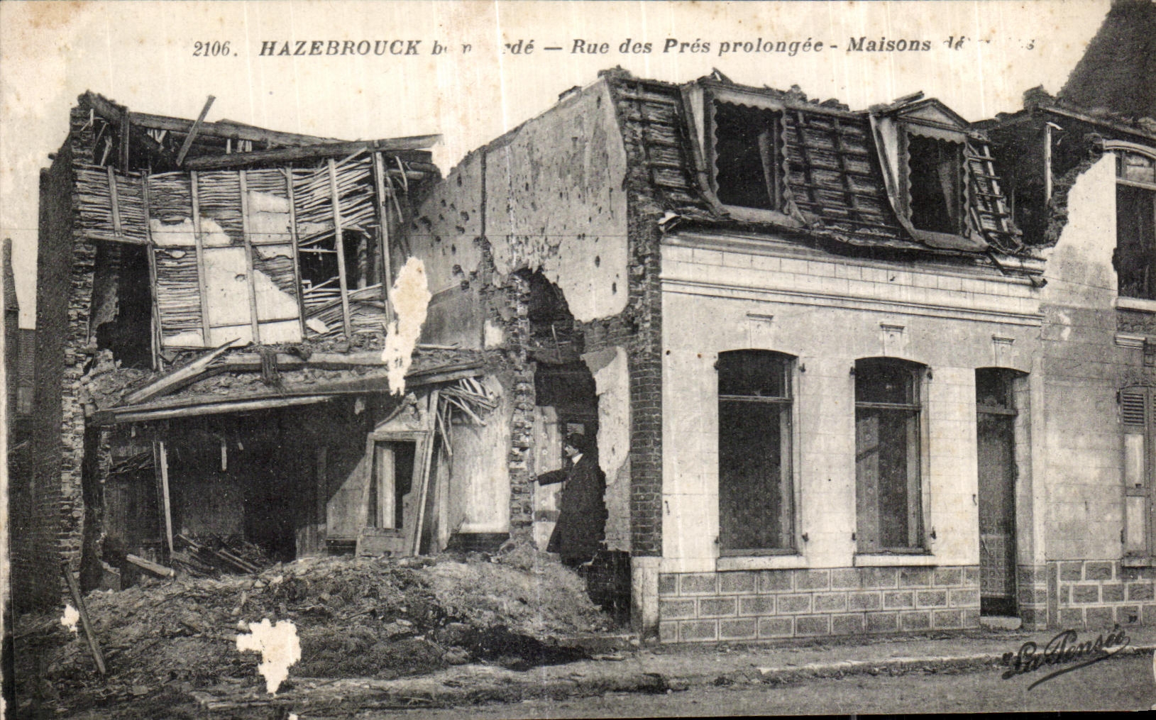 CPA Hazebrouck bombarde Rue des Pres prolongee Maisons detruites Militaria