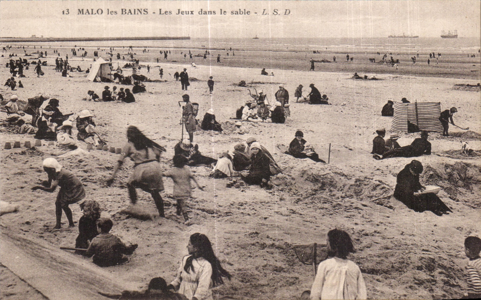 CPA Malo les Bains Les Jeux dans le sable