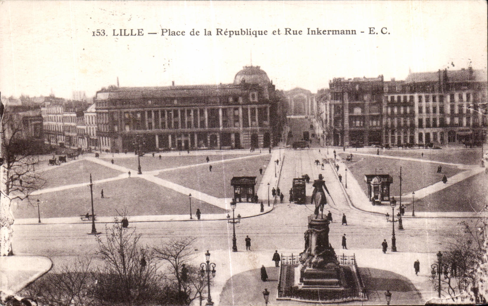 CPA Lille Places of Ia Republique and Inkermann