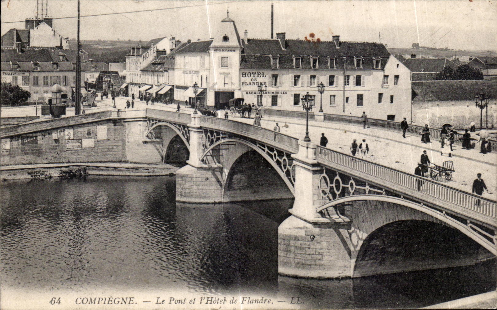 CPA Compiegne Le Pont et I Hotel de Flandre