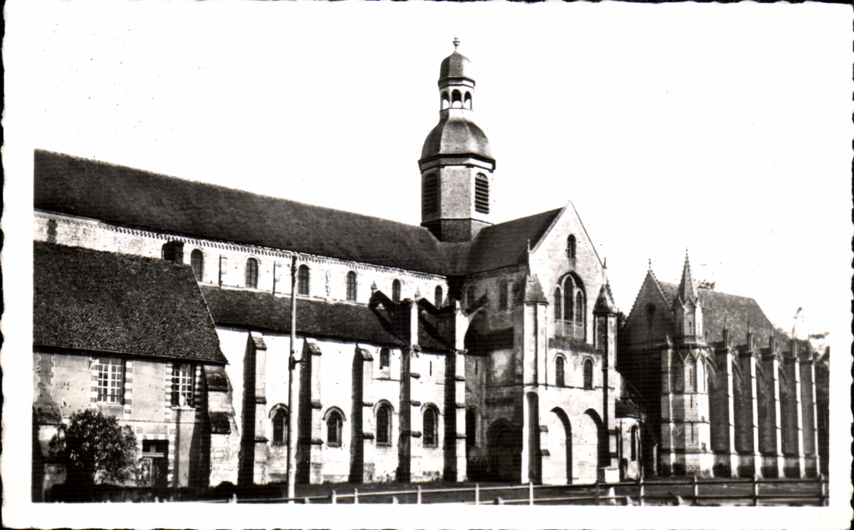 Santo de CPA para germinar la iglesia de la abadia de De Fly Oise