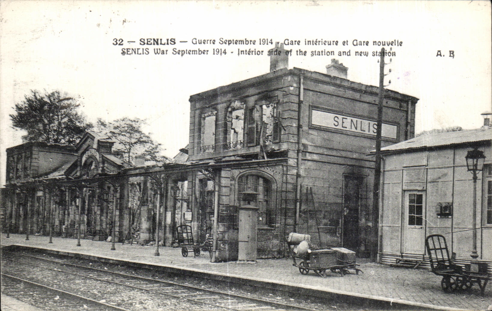 CPA Senlis Guerre septembre Gare Interieure et Gare nouvelle Senlis war september Interior side of the Station Militaria