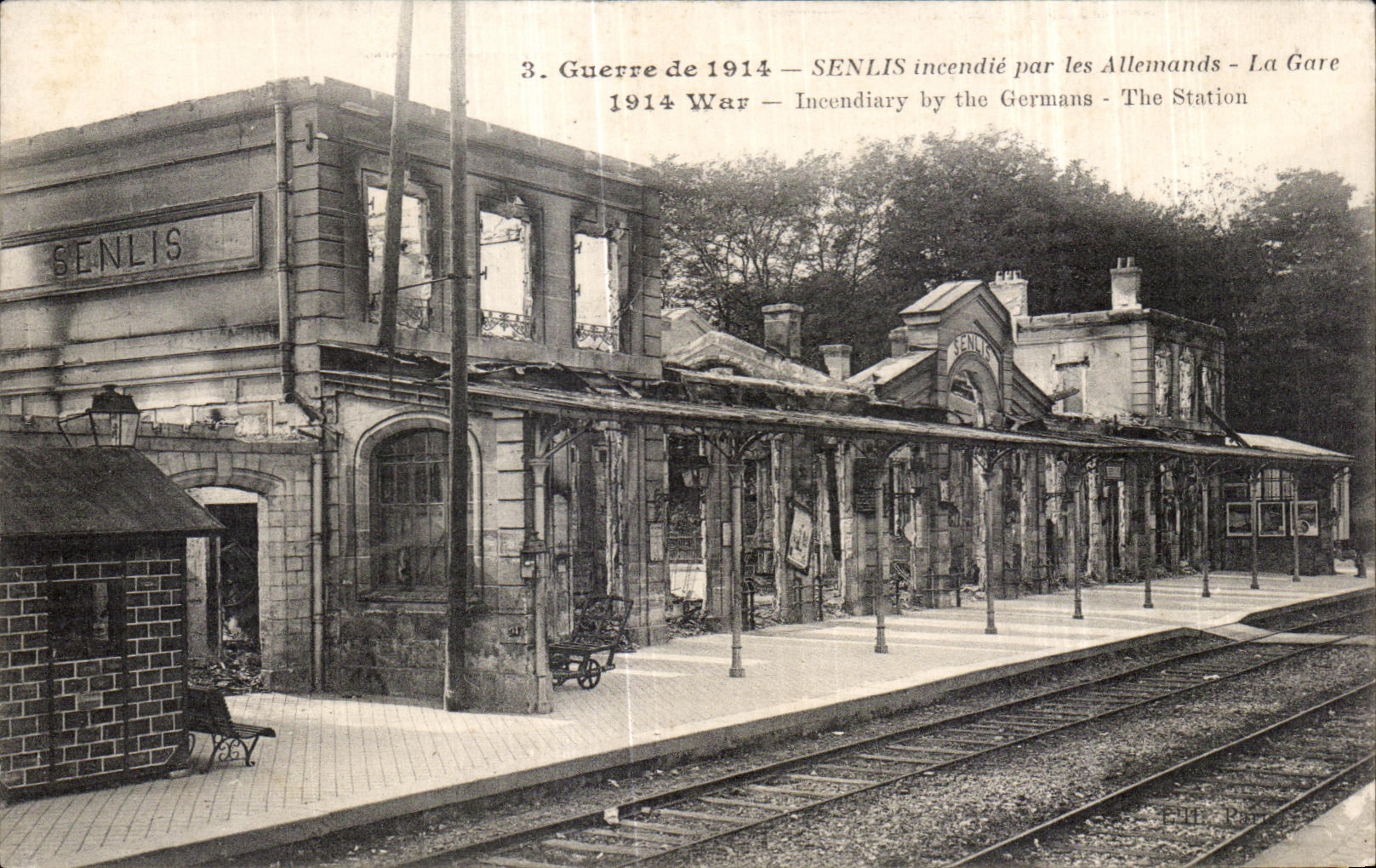 CPA Guerre De Senlis sets fire to by the Germans Train station War Incendiary by the Germans The Station Militaria