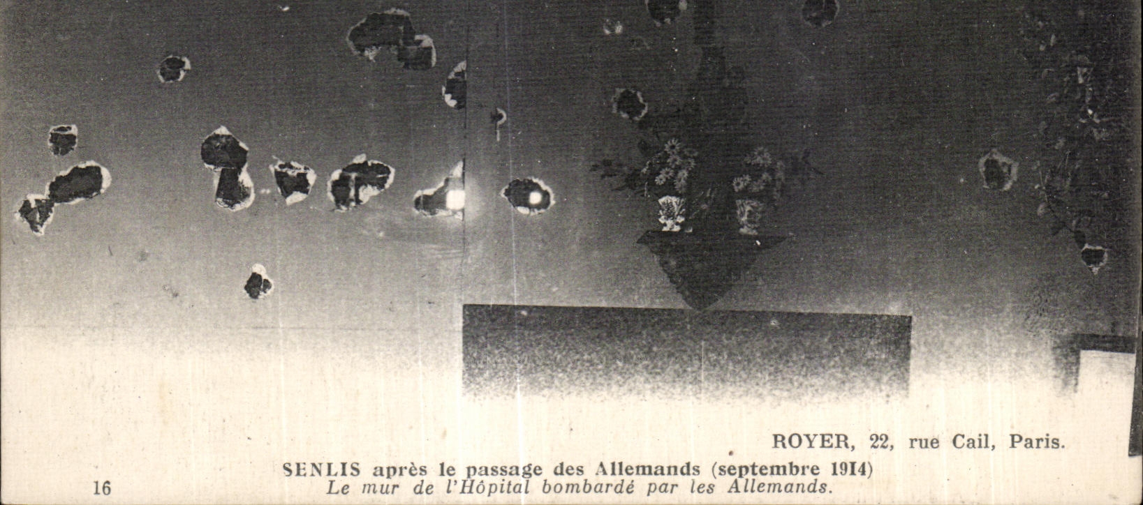 CPA Royer Senlis apres le passage des Allemands Le mur de l hopital apres le passage des allemands Militaria