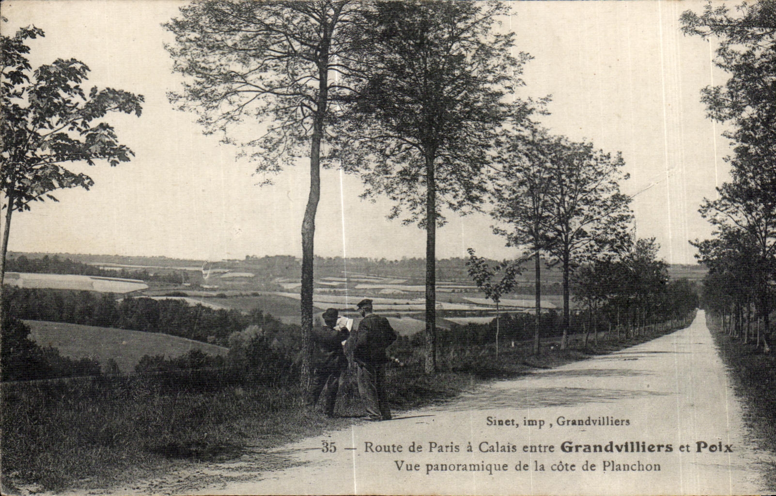 CPA Route de Paris a Calais entre Grandvilliers et Poix Vue panoramique de la cote de Planchon