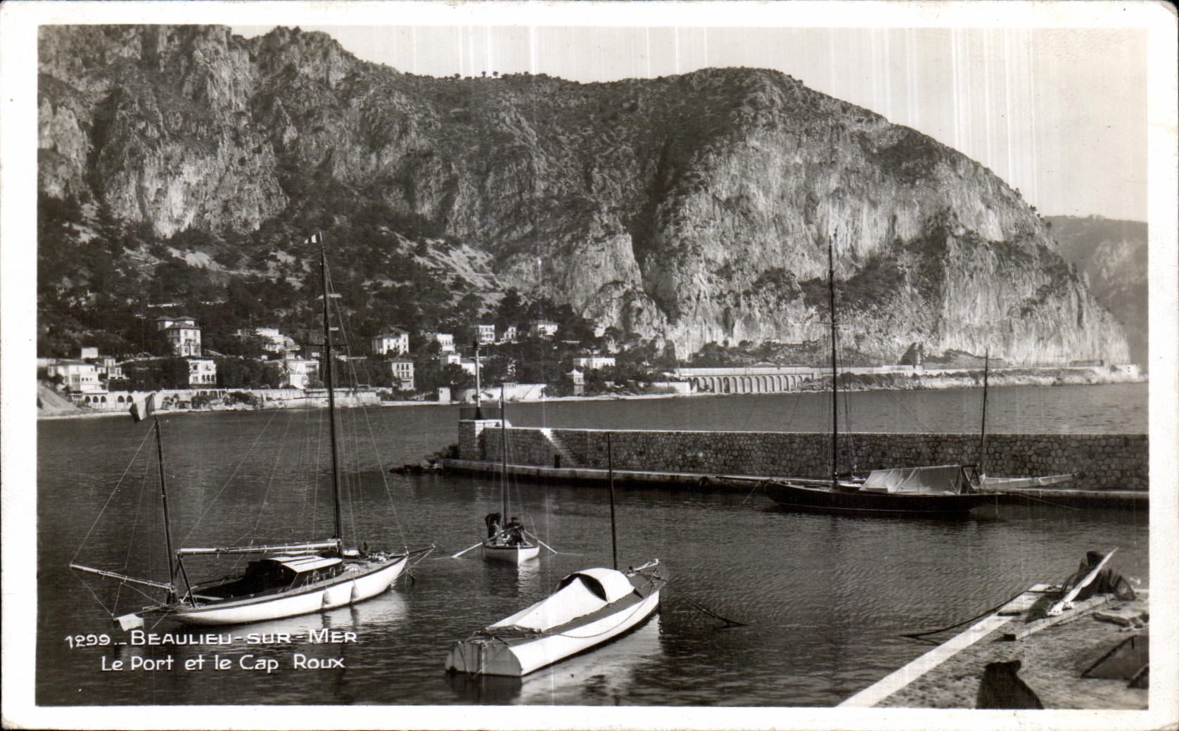 CPA Beaulieu Sur Mer Le Port et le Cap Roux Bateaux