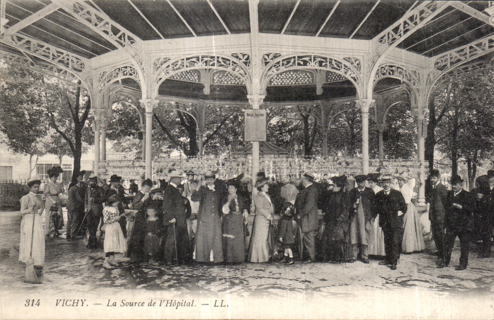 CPA Vichy La Source de I Hopital