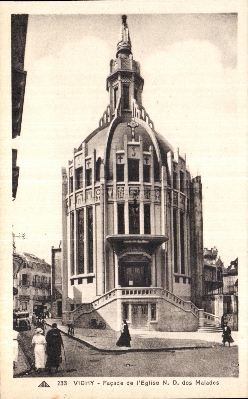 CPA Vichy Facade de I Eglise ND des malades
