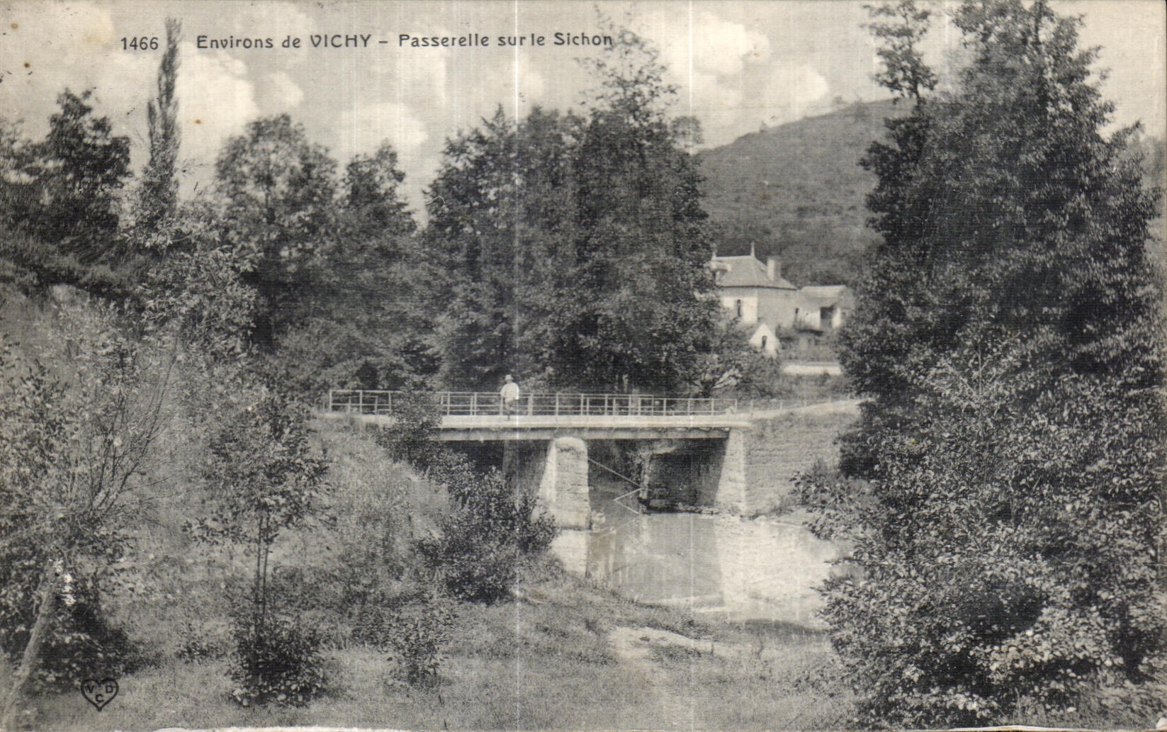 CPA Environs de Vichy Passerelle sur le Sichon