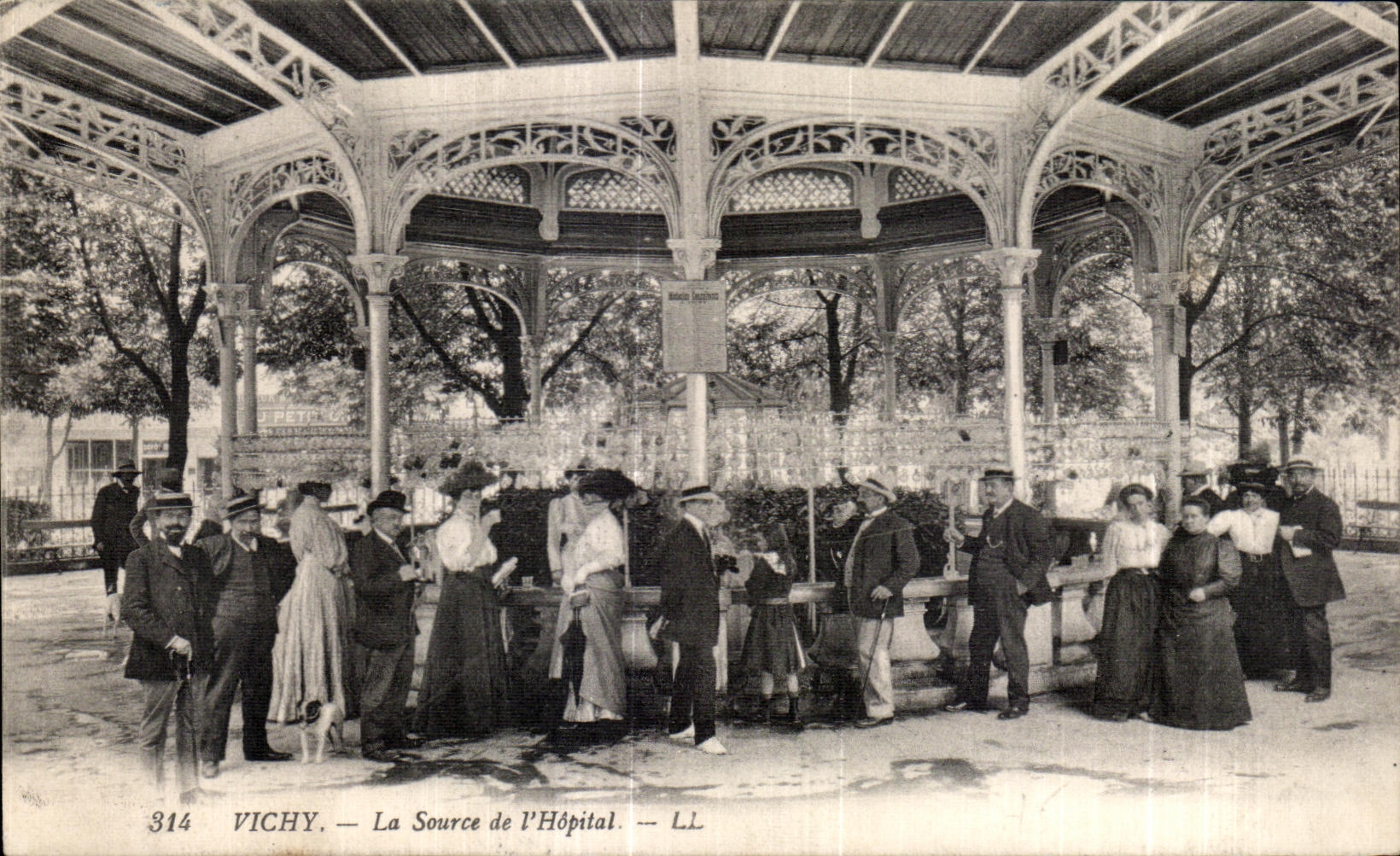 CPA Vichy La Source de I Hopital 