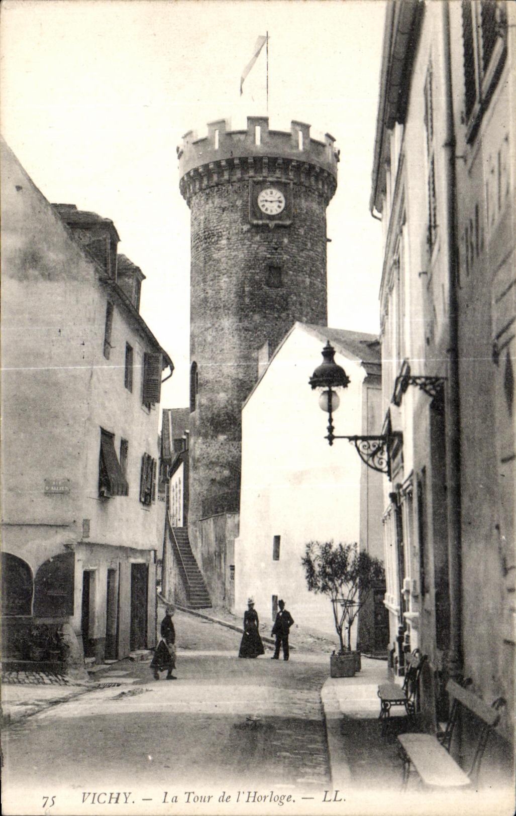 CPA Vichy La Tour de I Horloge 