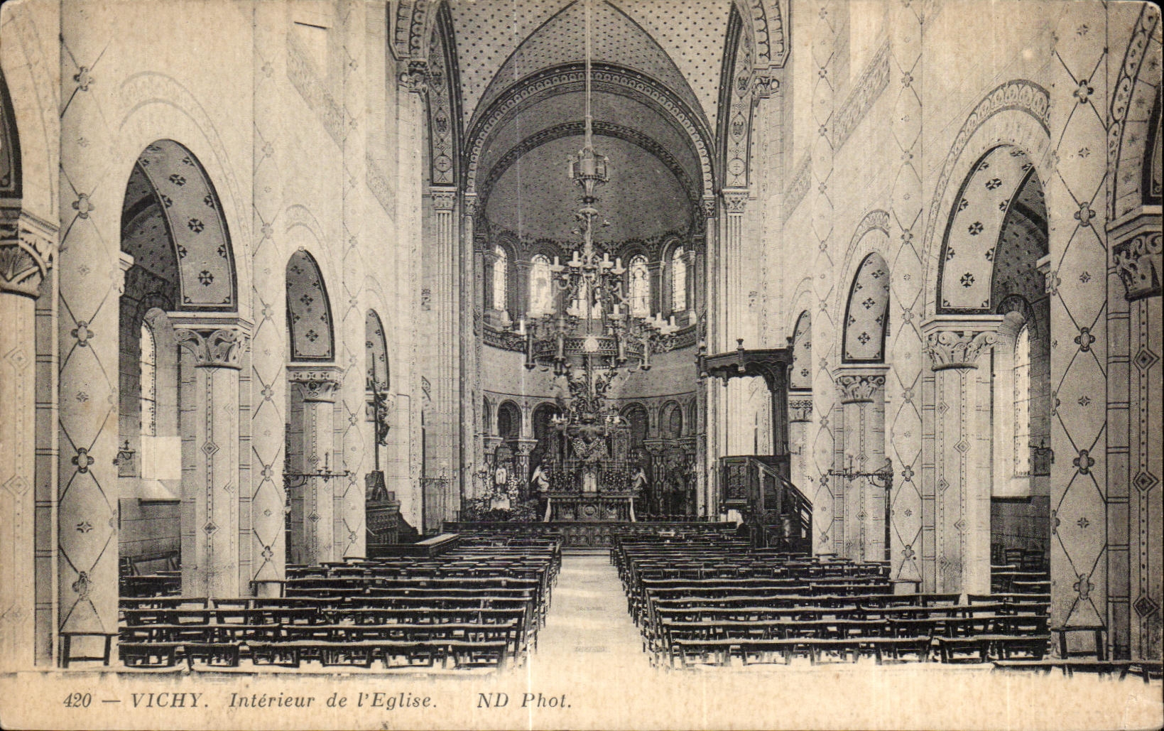 CPA Vichy Interieur de I Eglise 