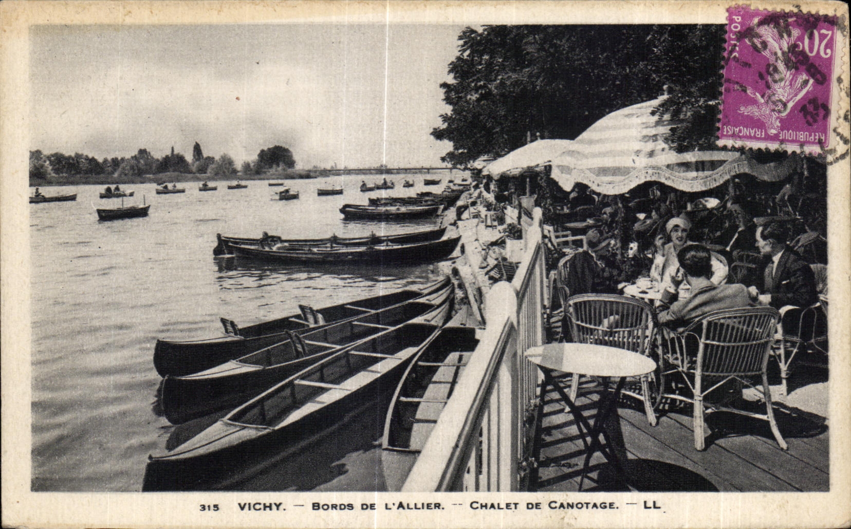 CPA vichy Bords de L Allier Chalet de Canotage