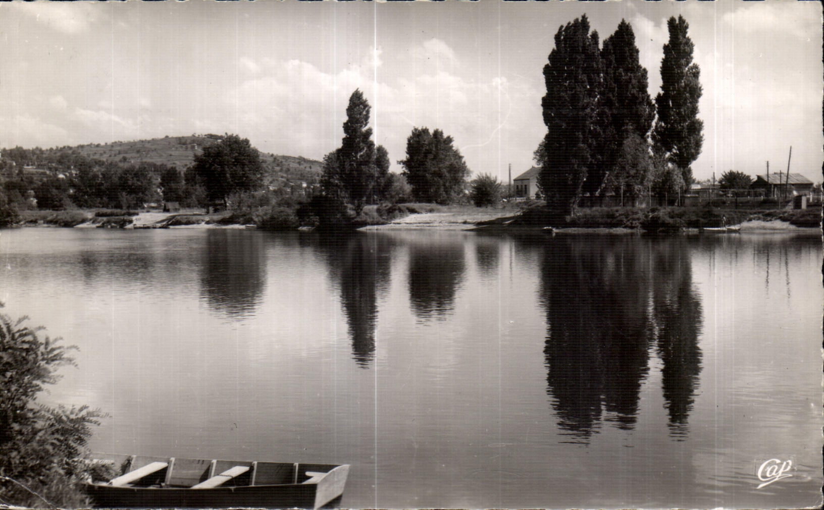CPA Vichy Les Bords de I Allier