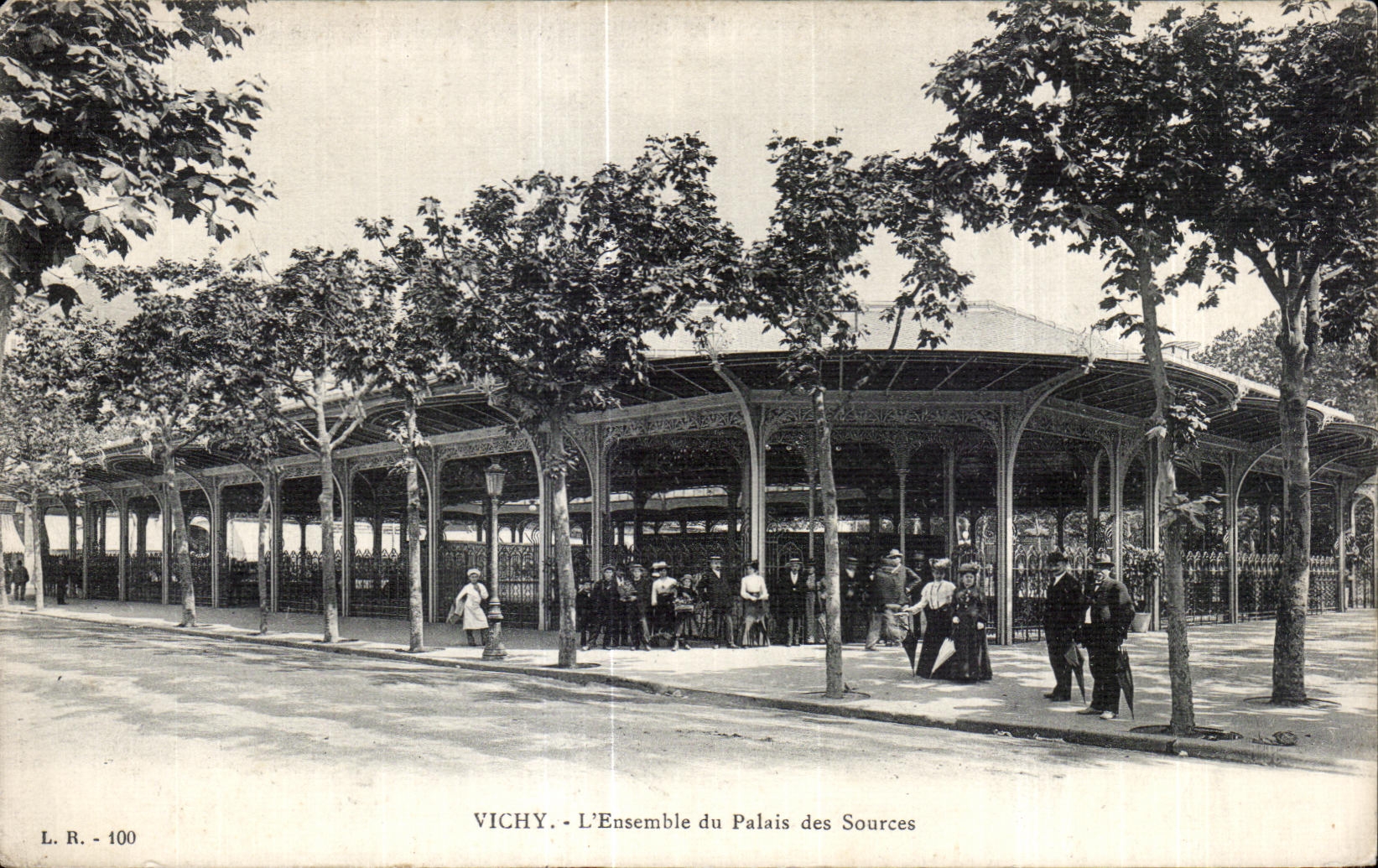 CPA Vichy L Ensemble du Palais des Sources